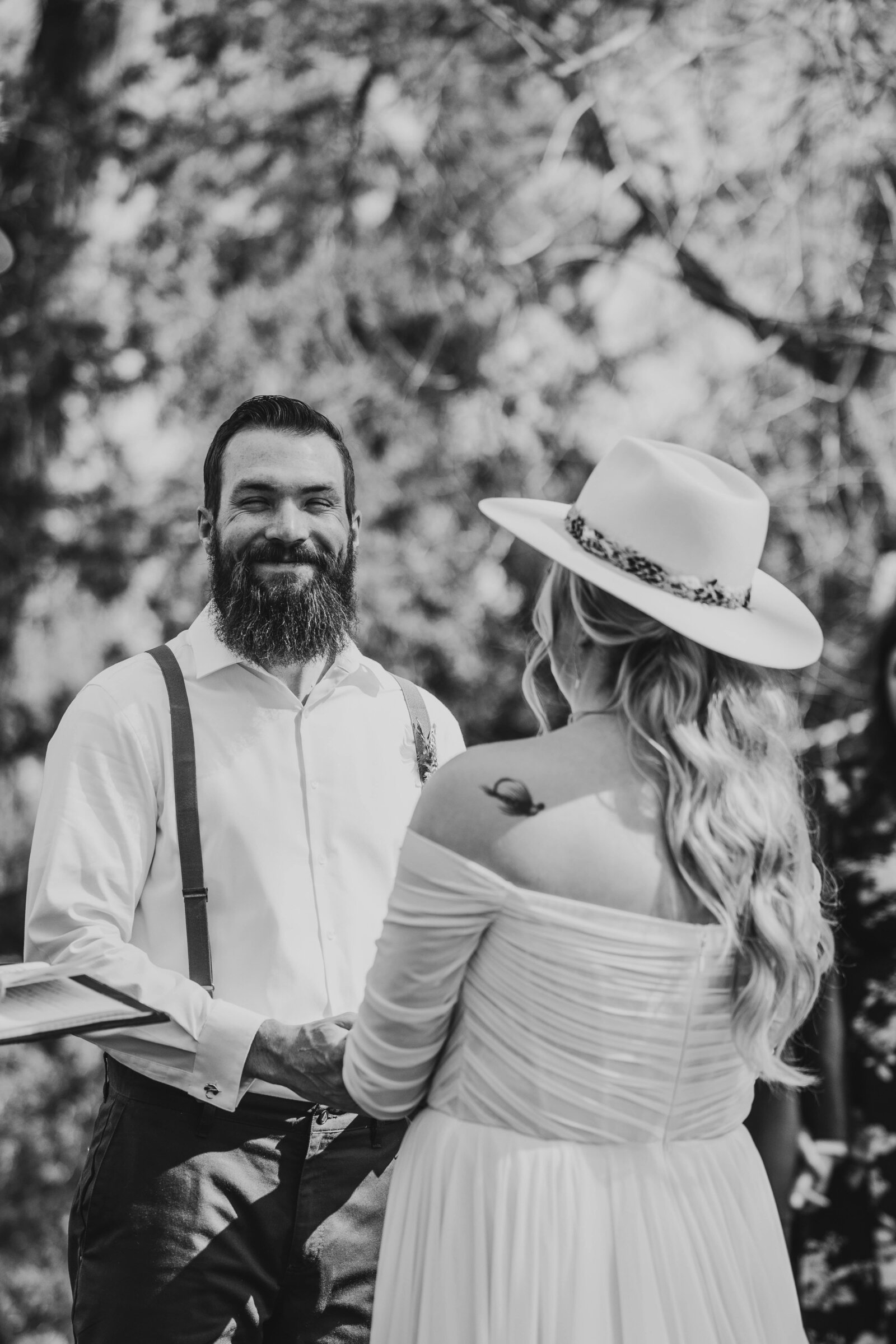 groom saying vows at alter