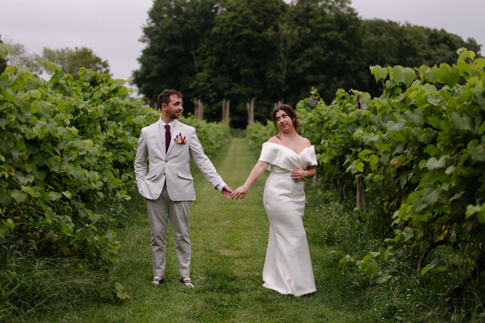red-maple-vineyard-wedding-photographer-hudson-valley-065