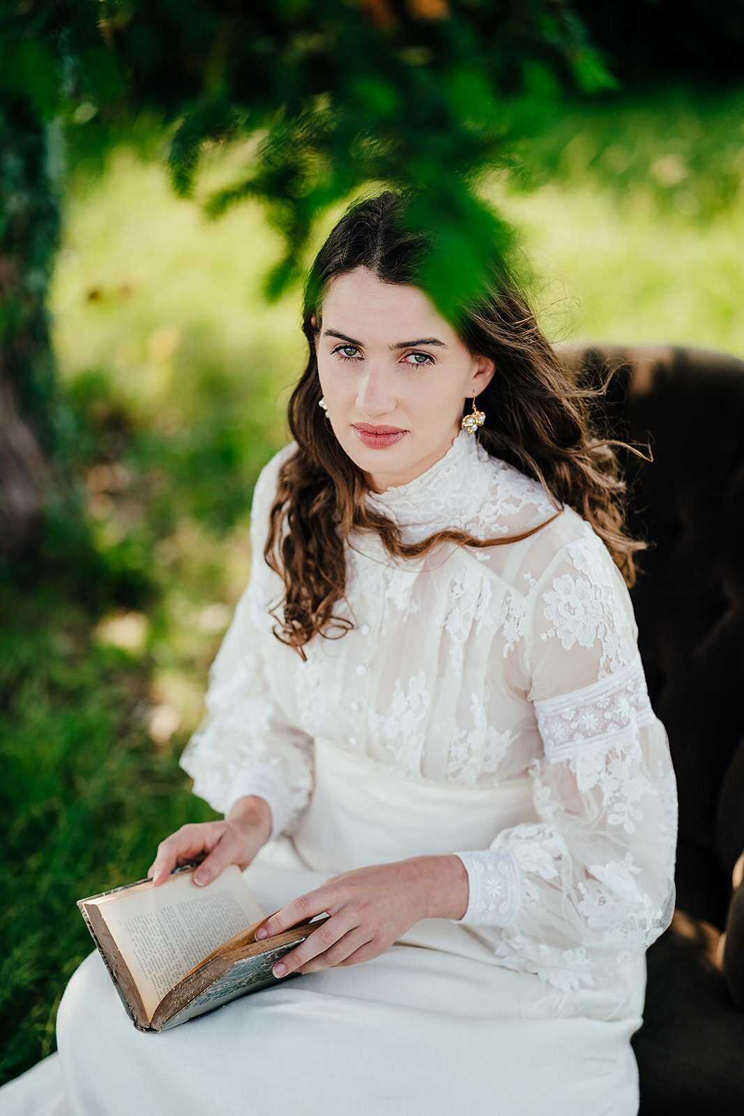 Long-sleeve-lace-wedding-dress-JoanneFlemingDesign-AngelaWardBrownPhoto (2)