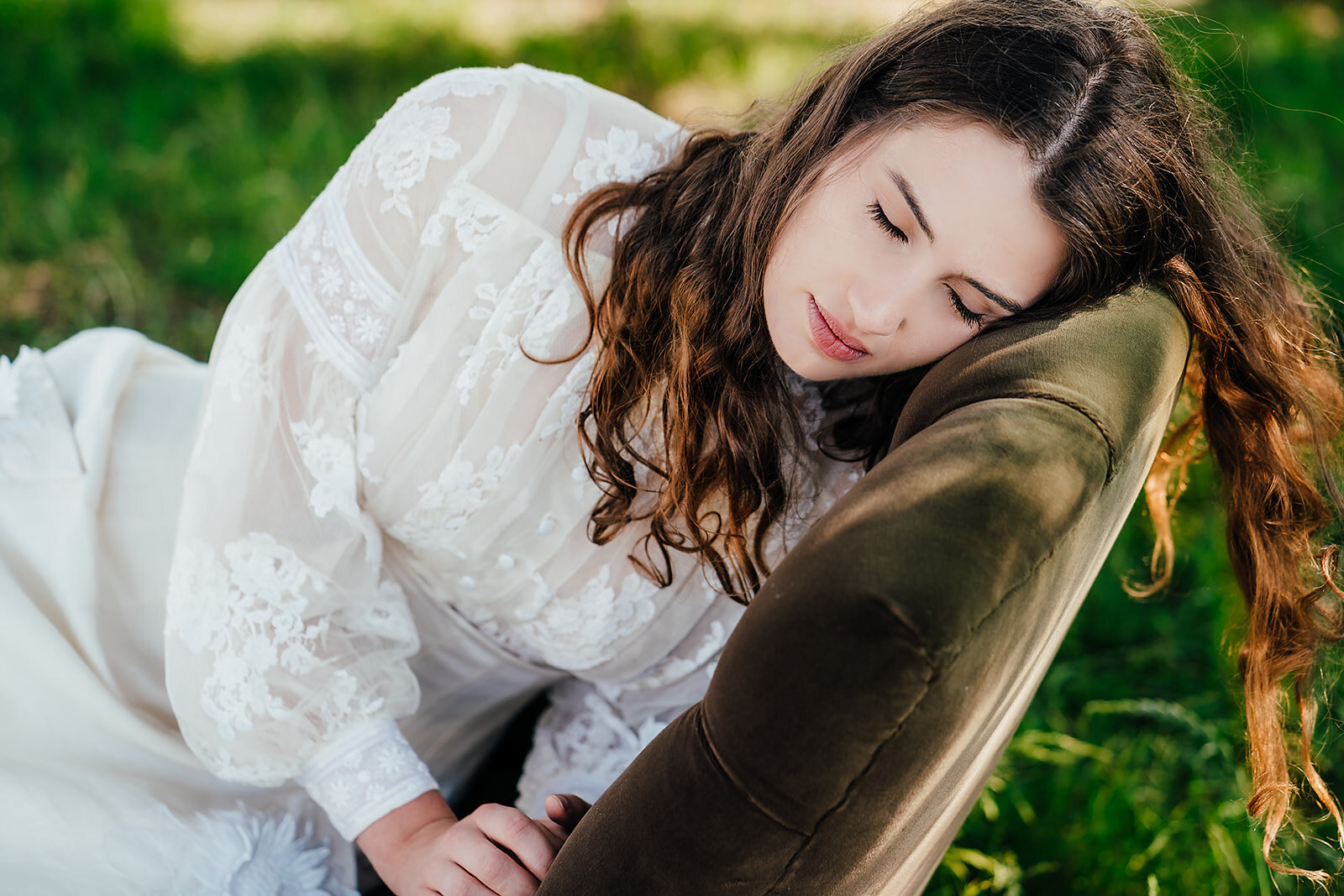 Long-sleeve-lace-wedding-dress-JoanneFlemingDesign-AngelaWardBrownPhoto (3)