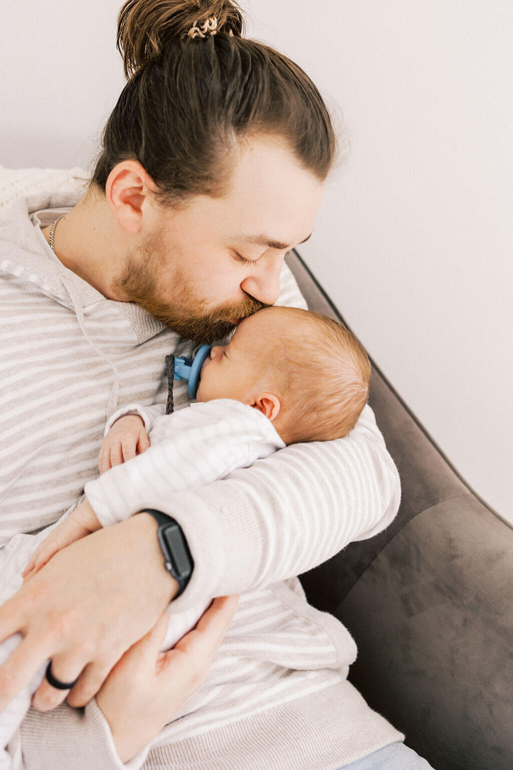 newborn-baby-photoshoot-with-dad