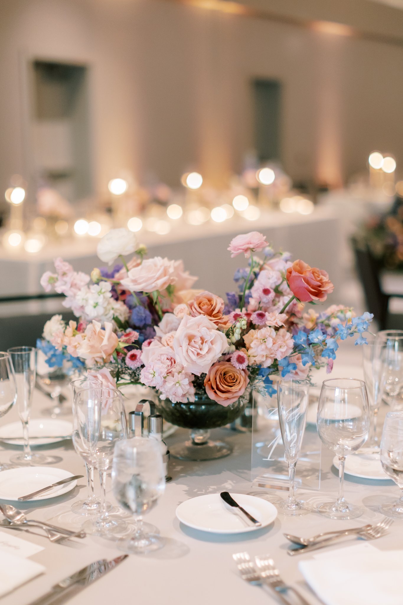 scottsdale-wedding-florist-low-floral-reception-centerpiece-blush-peach-blue-flowers
