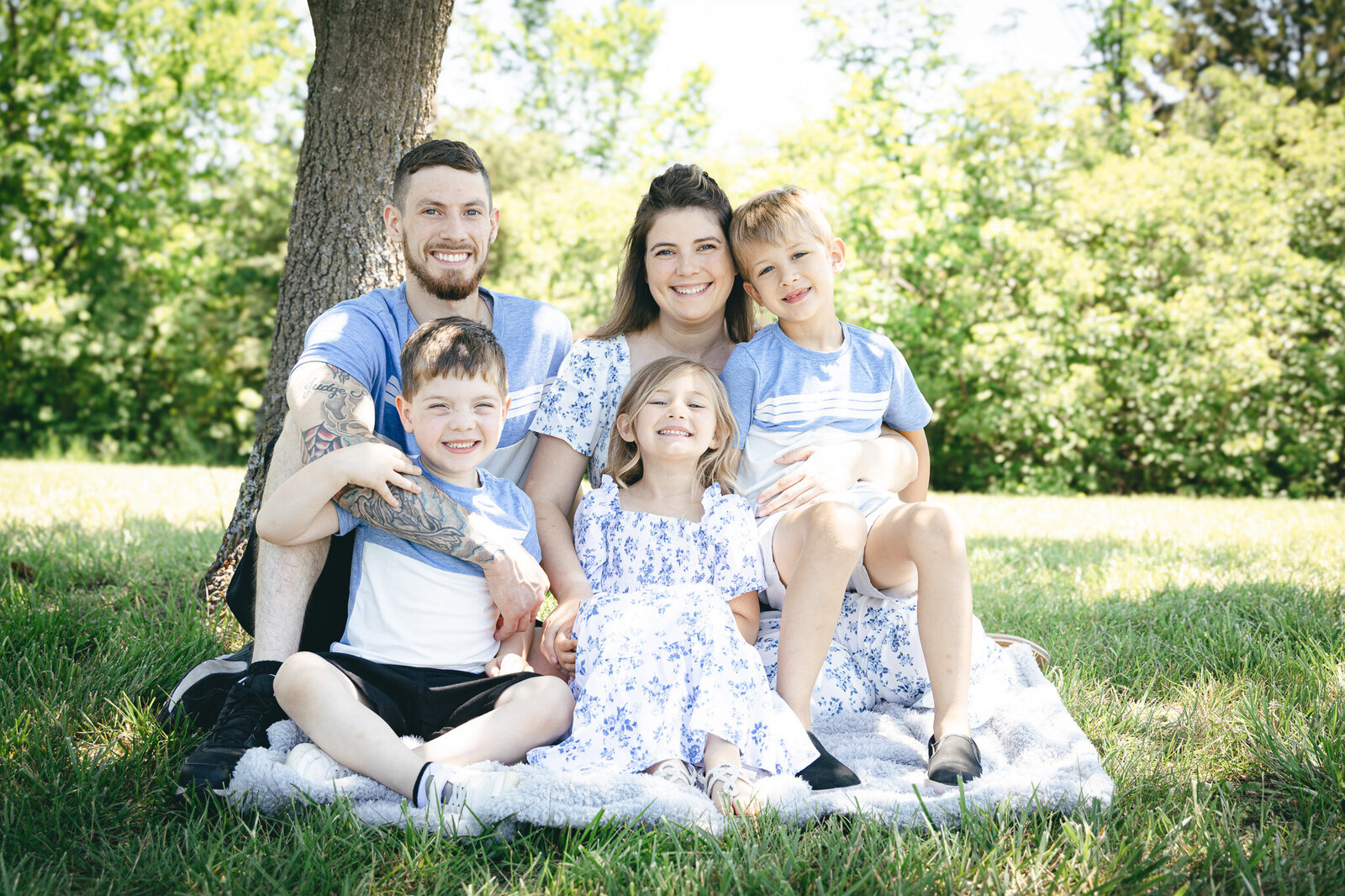 spring family portrait in kansas city