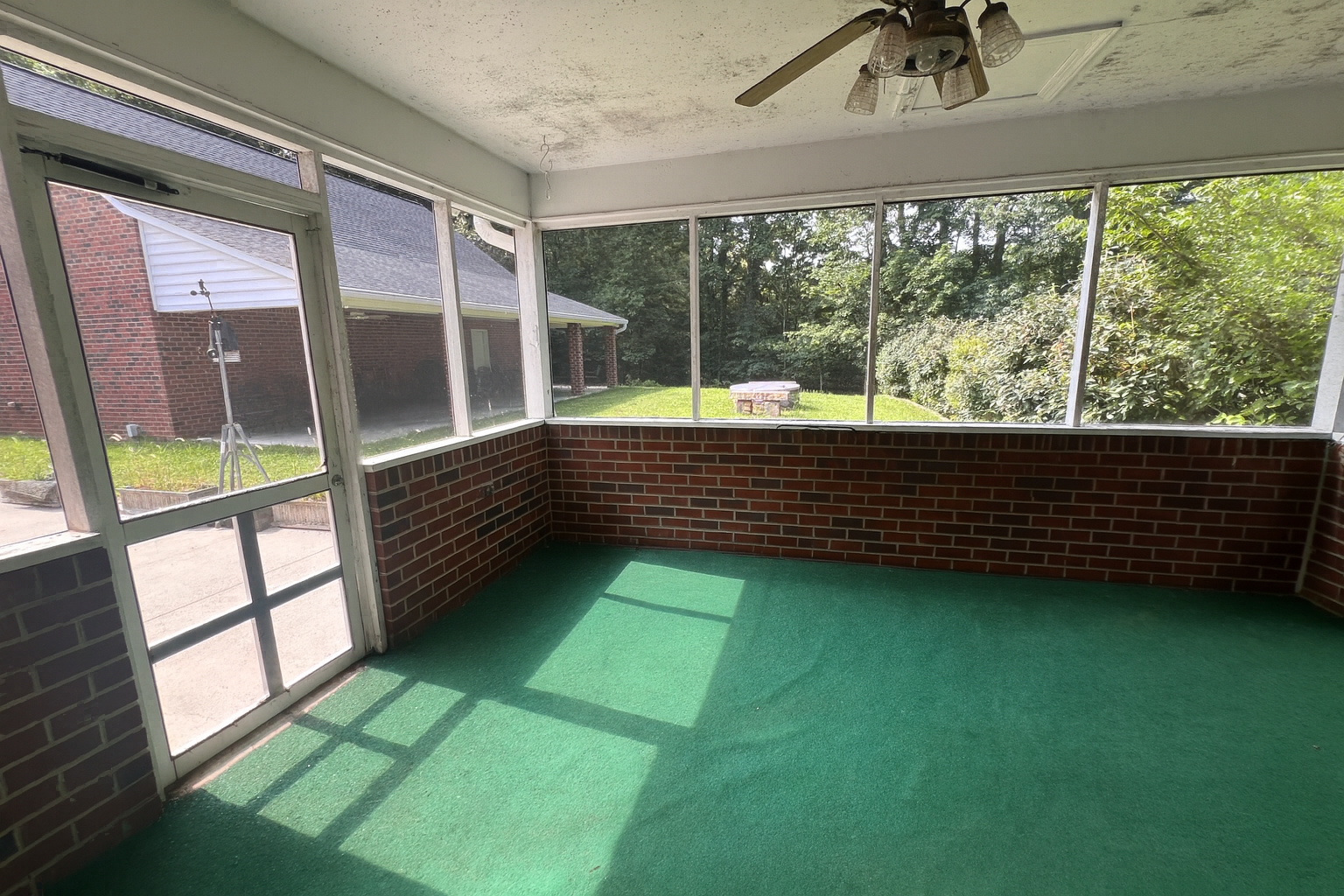 main level en suite patio 