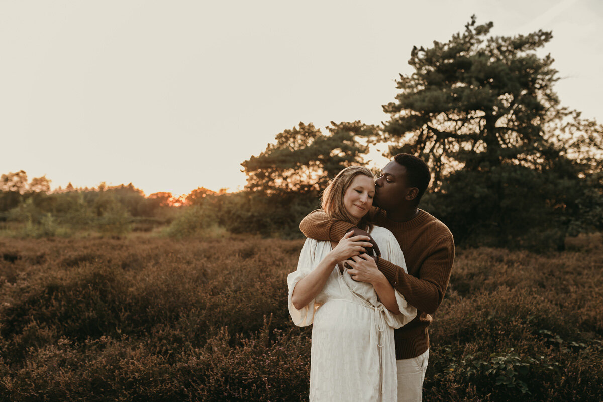 blinkend-beeld-zwangerschapsshoot-zwangerschapsfotografie-zwangerschapsfotograaf-omgeving-gelderland-nijmegen-wijchen-brabant