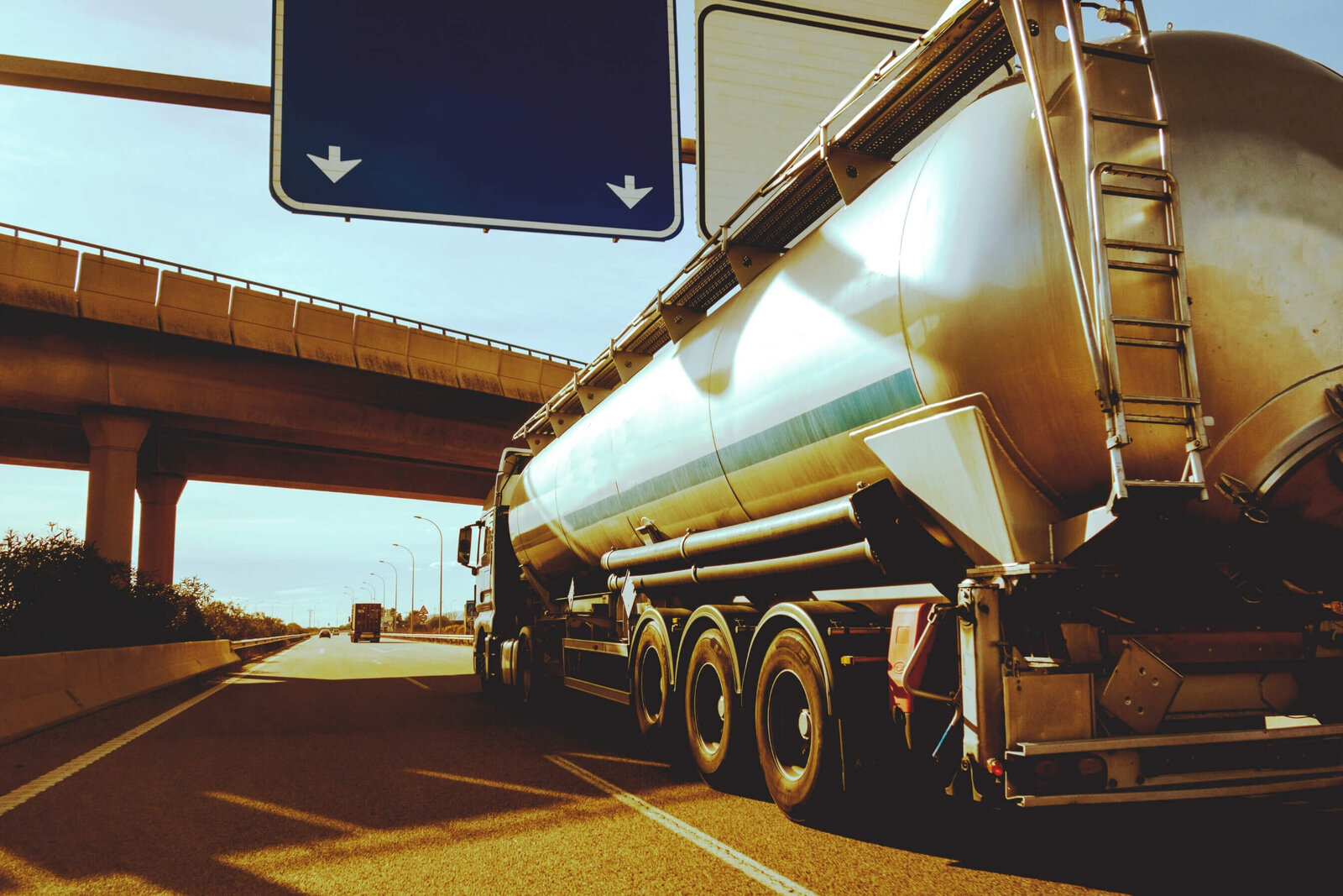 oil-tanker-road