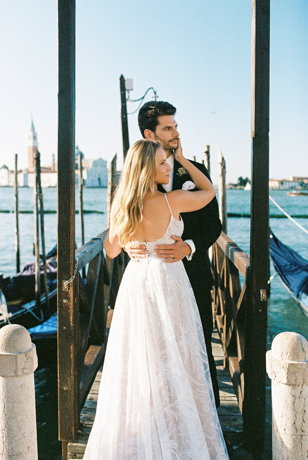 venice-elopement-photographer-editorial-film-35mm-wedding-fashion_0168