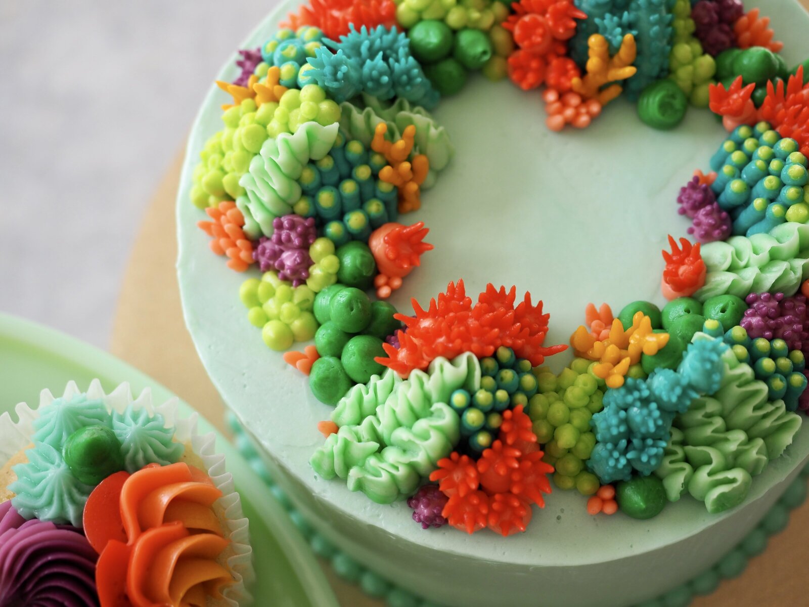 Coral reef inspired buttercream piped cake and cupcakes