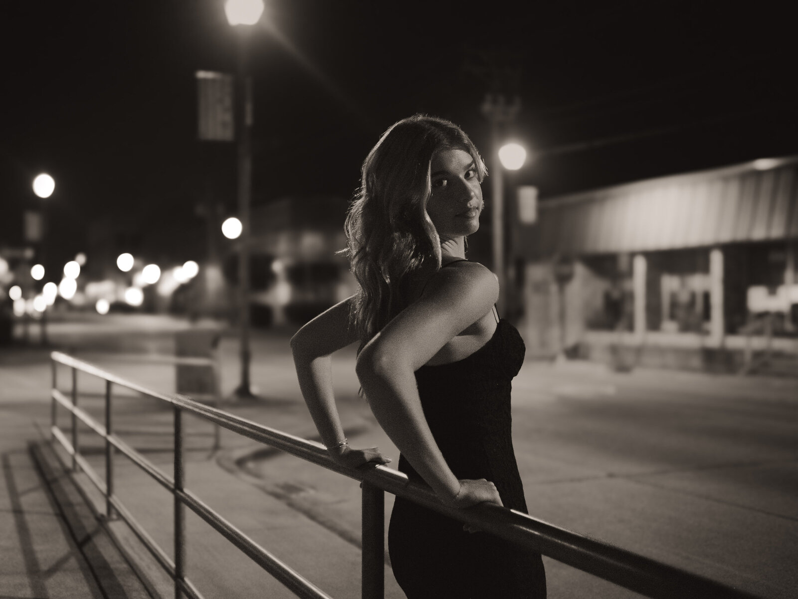 senior-photos-effingham-illinois-city-night-friends-09