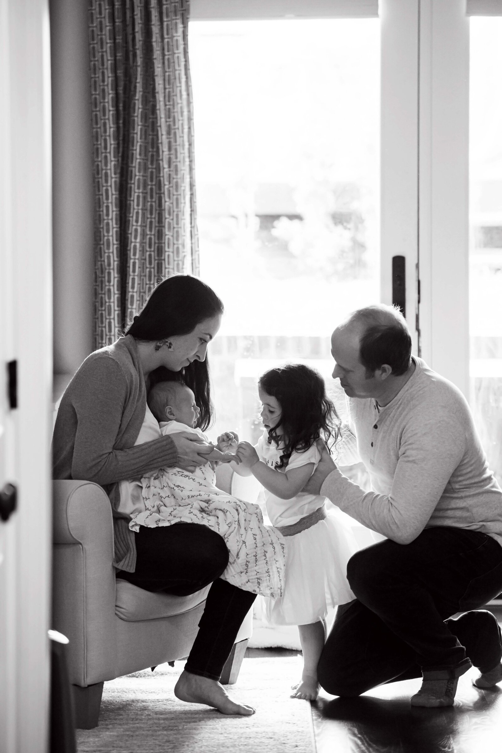 Baby_Photographer_Black_White_Ashburn_Virginia_Minikin_Photography