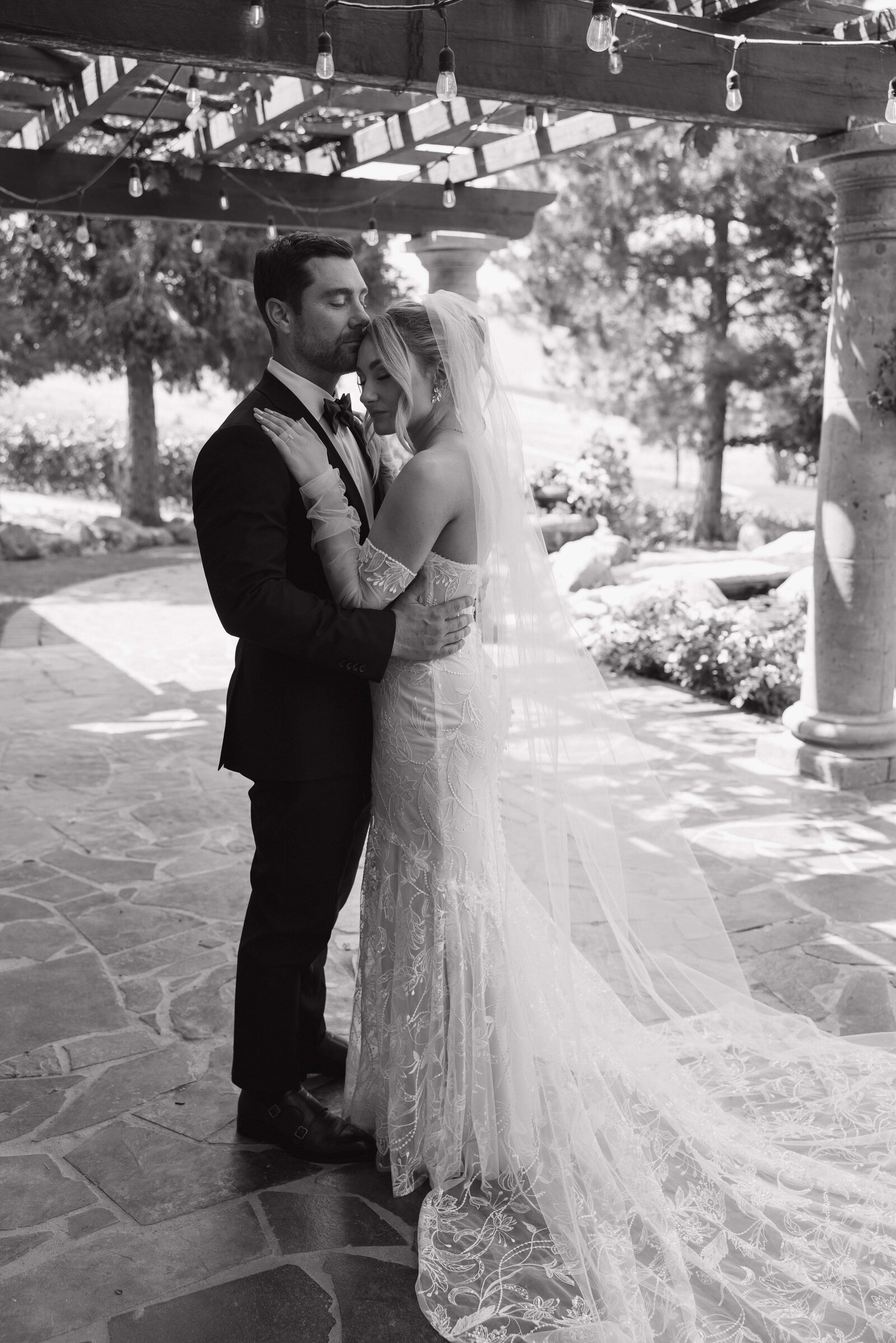 bride-and-groom-first-look002