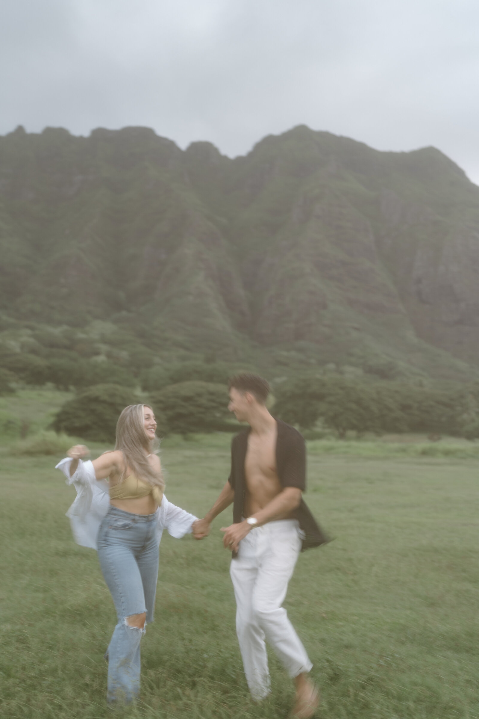 Kualoa-Ranch-Oahu-Hawaii-Engagement-Couple-03220
