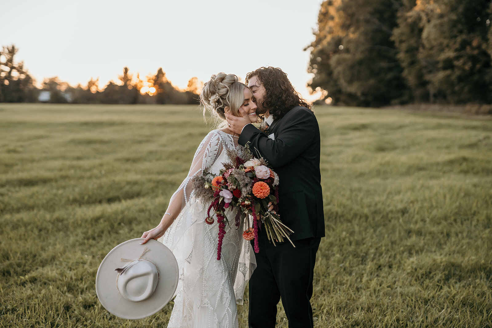 09 SUNSET_MichelleGodfreyPhoto_10.5.24_Sarah+Josh-8_websize (2)