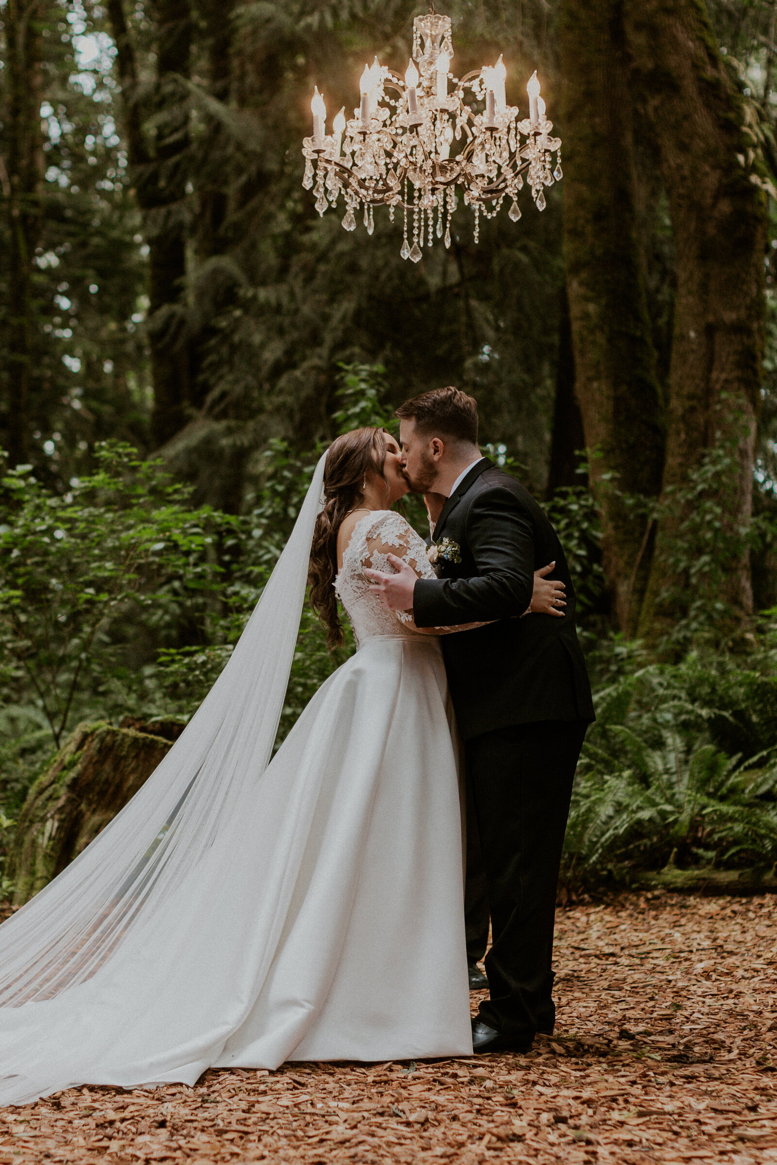 Paige+Mark_SneakPeeks_MeganYoungPhotography_0008 (1)