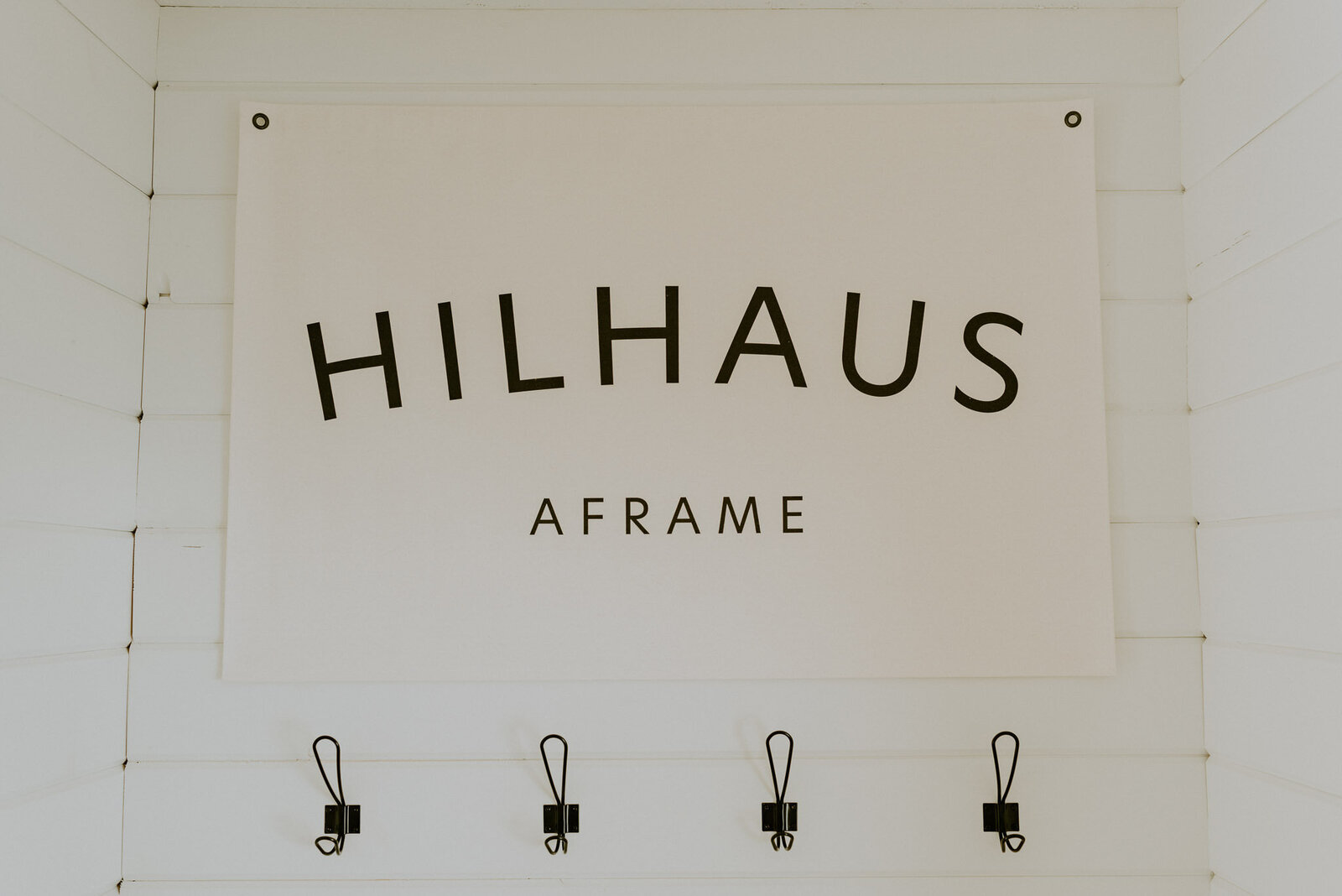 hilhaus-aframe-airbnb-winter-minnesota-00011