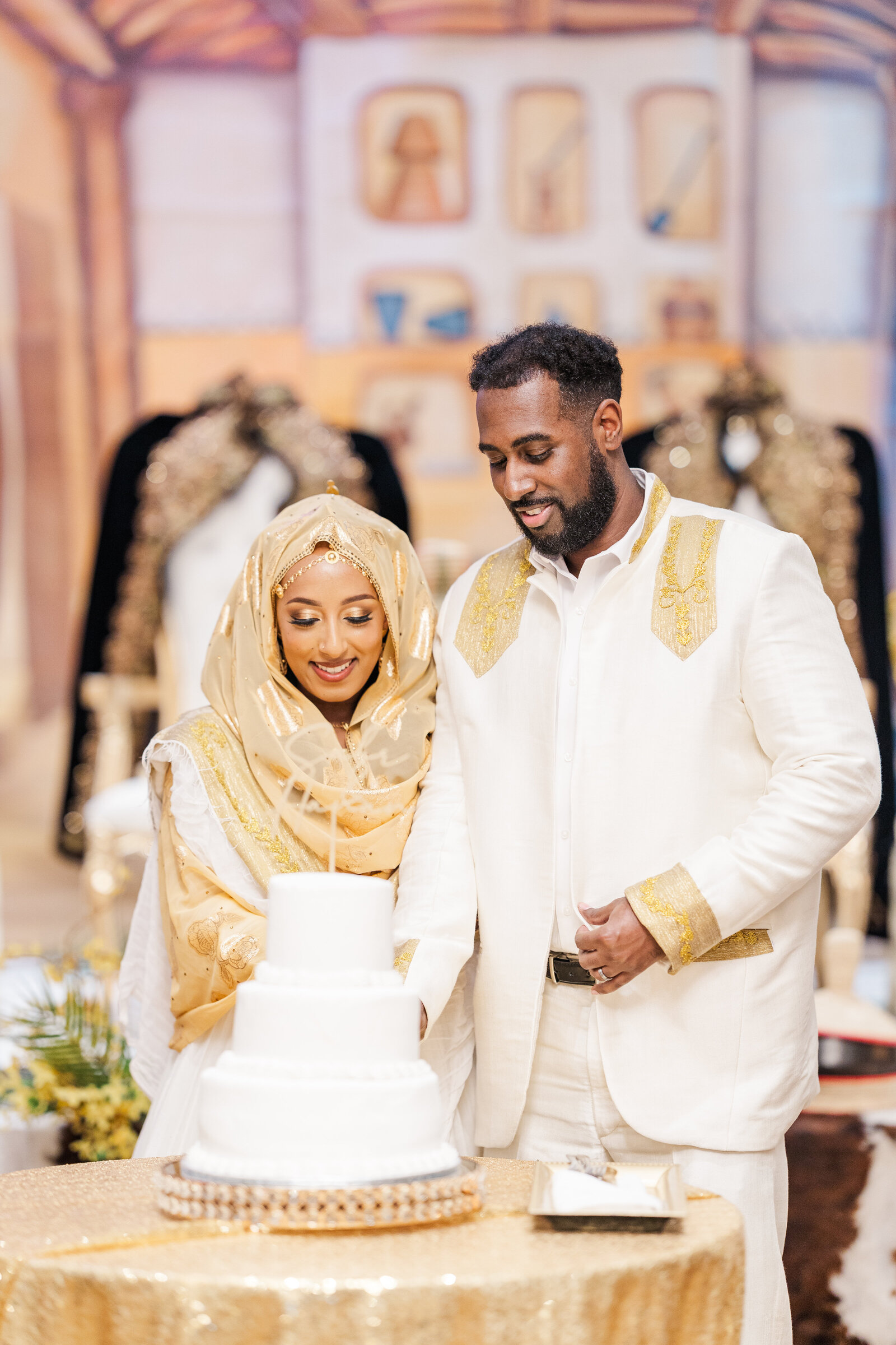 Bride-and-groom-cake-cutting