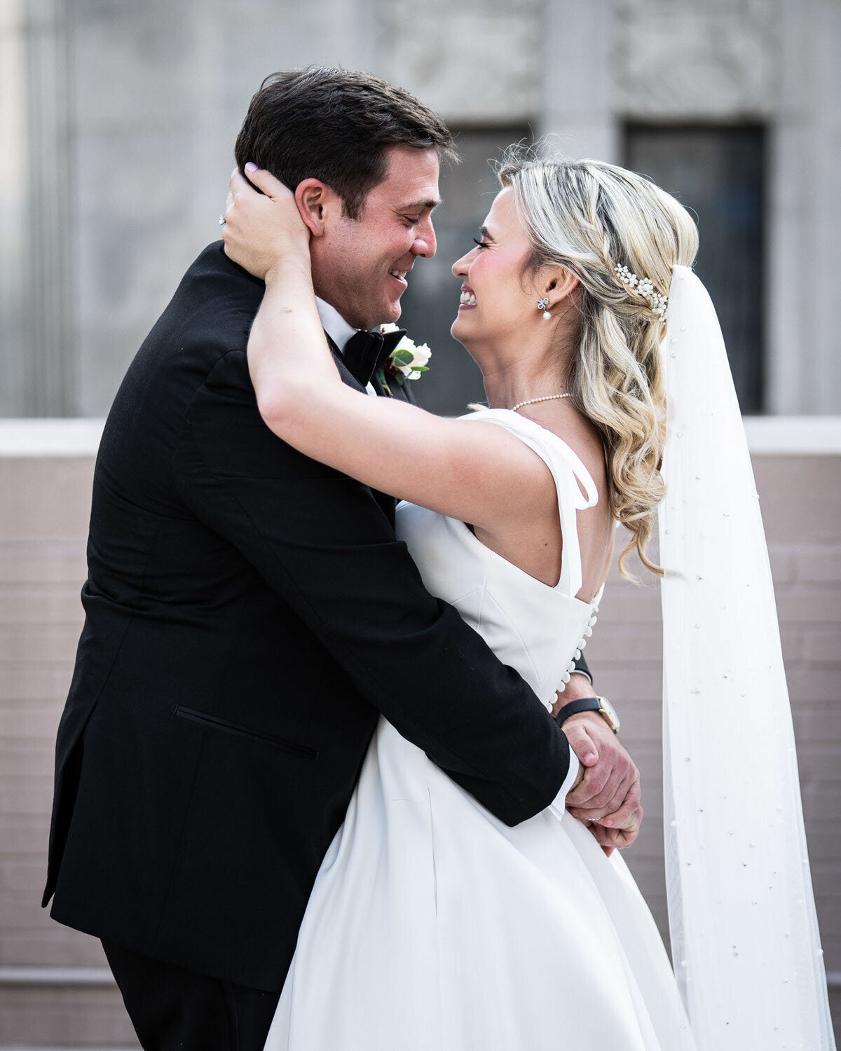 roosevelt-rooftop-bride-groom-4x5
