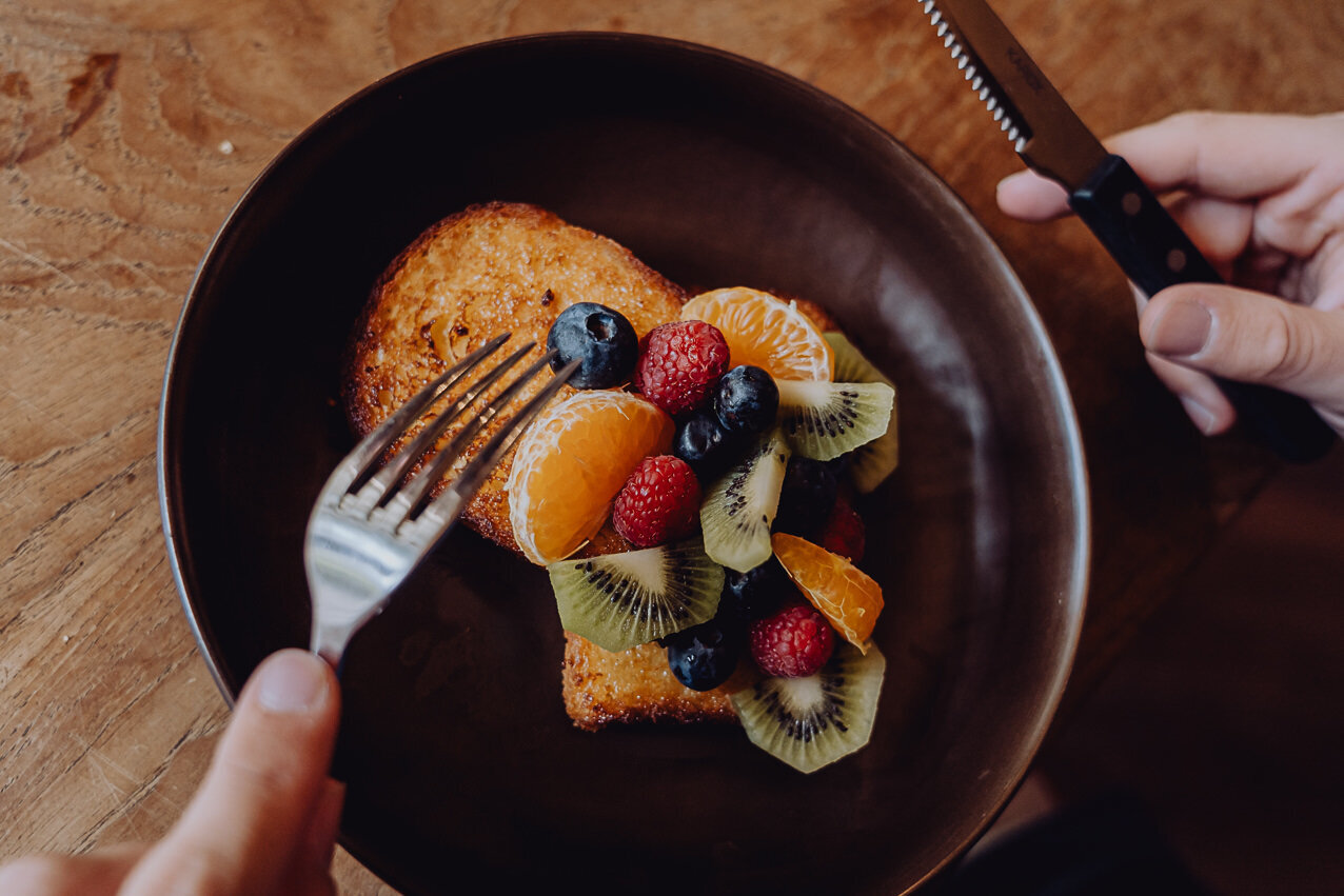 Lunchgerecht met diverse soorten vers fruit