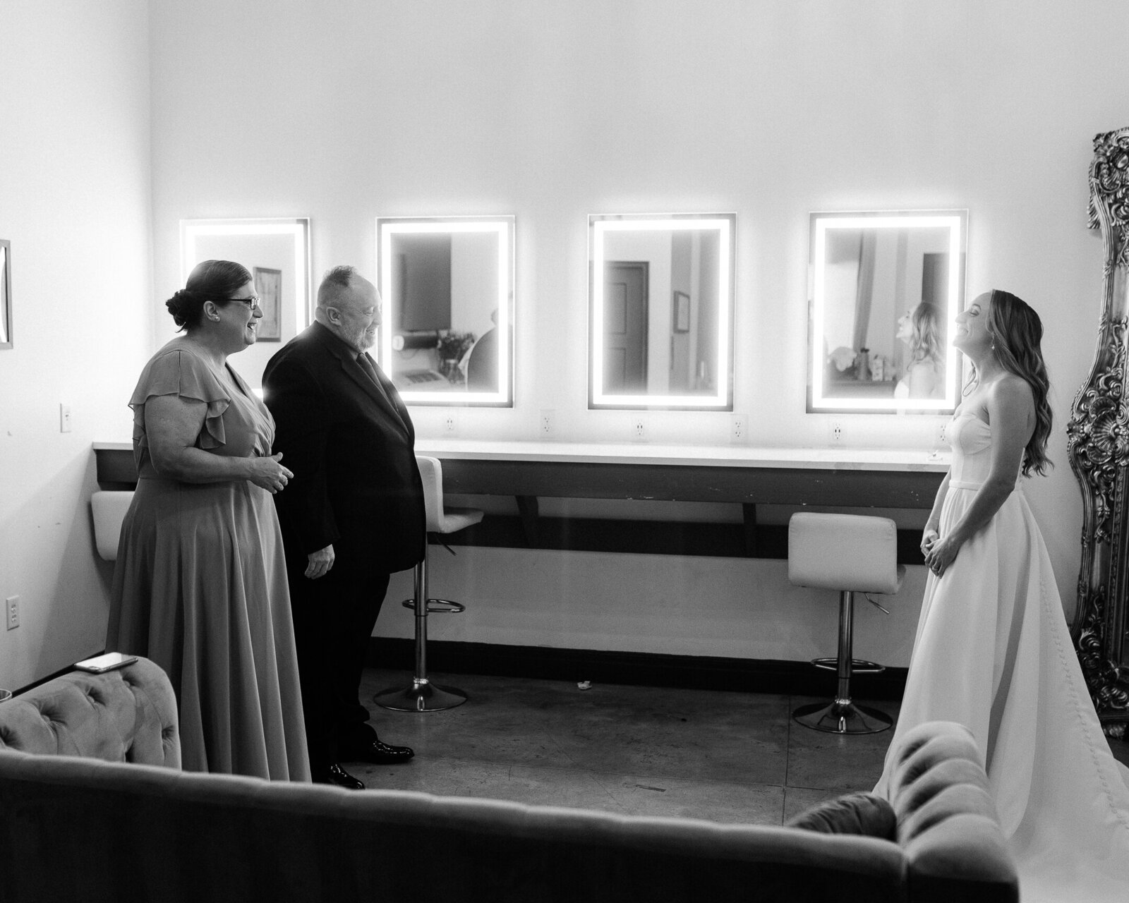 Saenz The Farmhouse KC Event Venue Wedding68