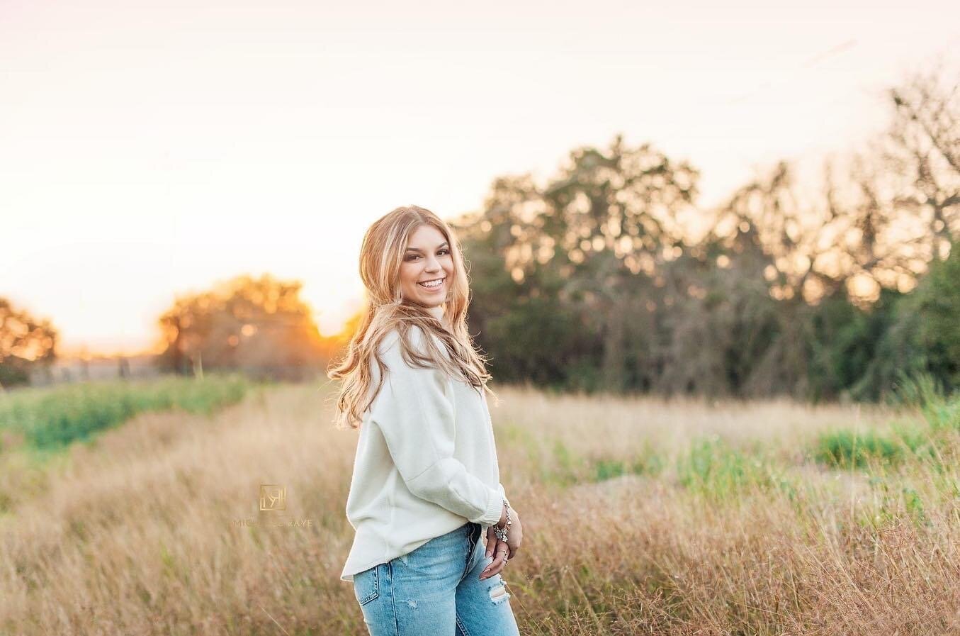 Senior-girl-sunrise-texas-field