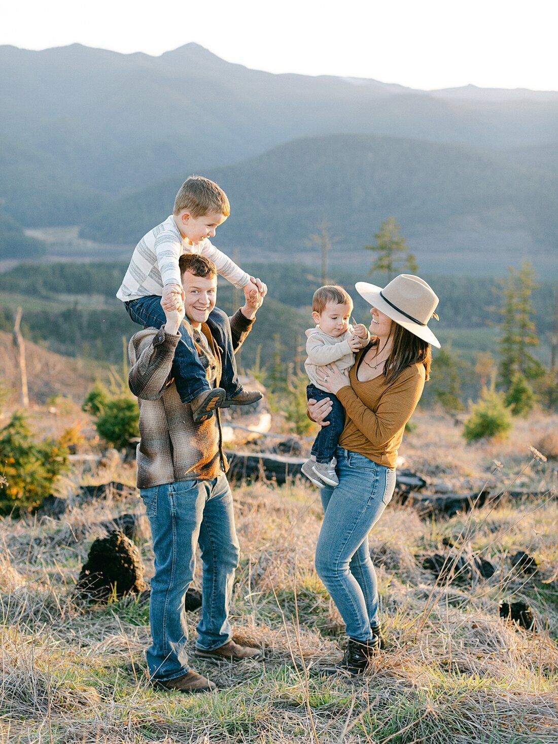 Mountain-top-family-photo-session-1664