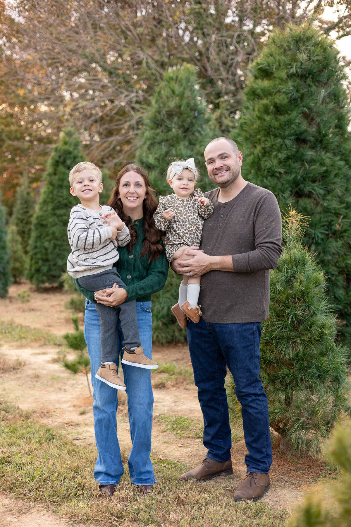 cloudy-tree-farm-mini-family-photography-session-Lexington-KY-photographer-3
