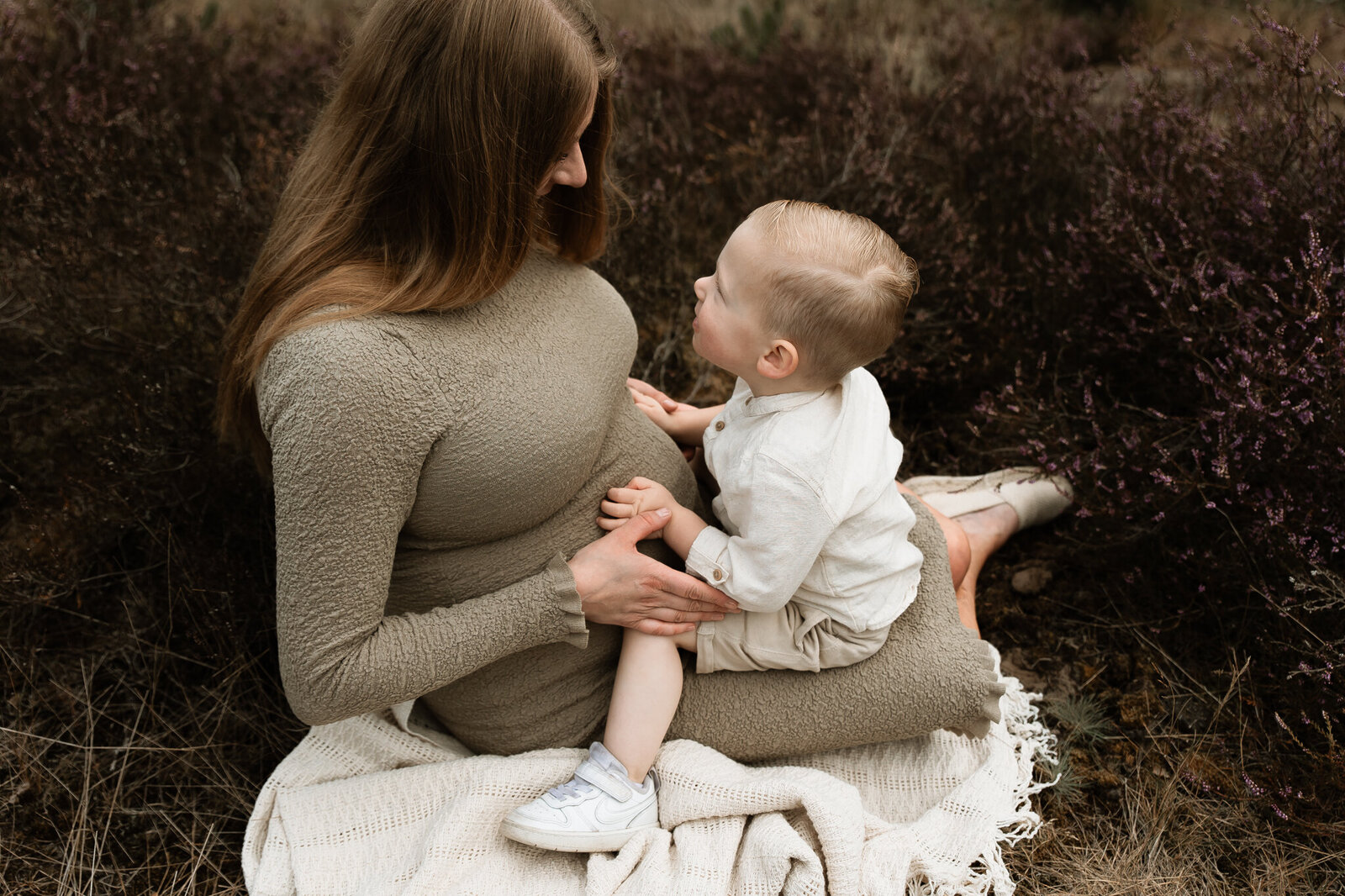 lanoukfotografie_zwangerschapsshoot_emma_son-55