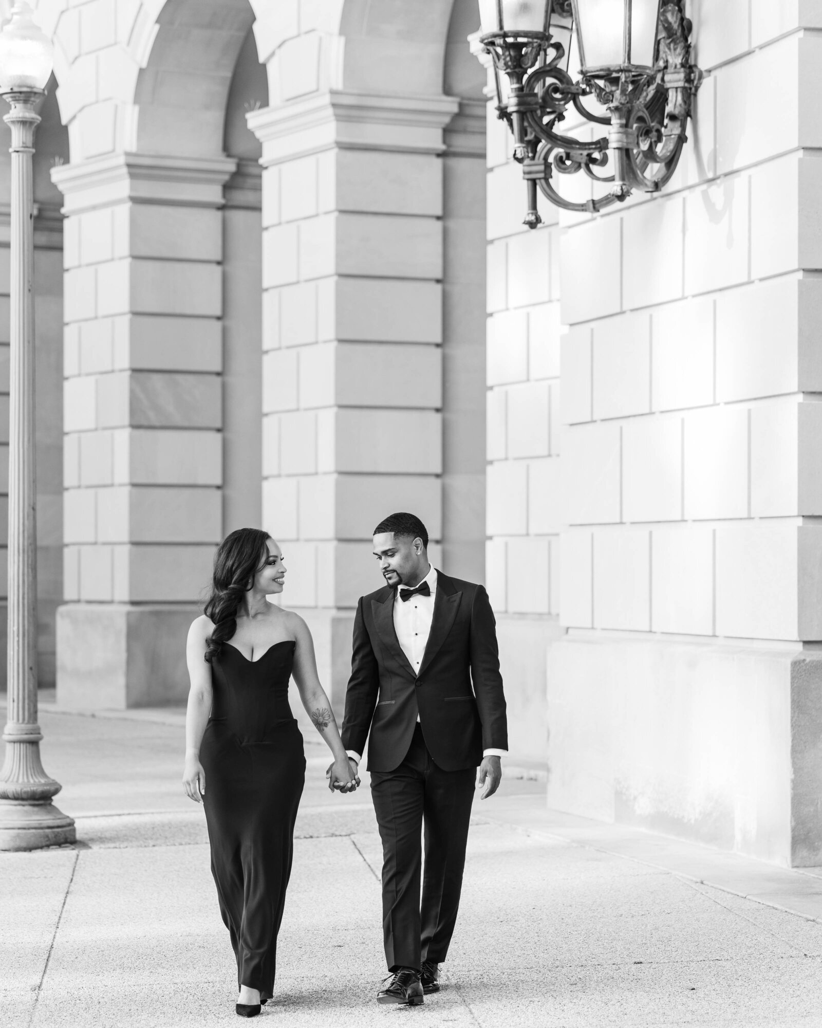 couple photo holding hands