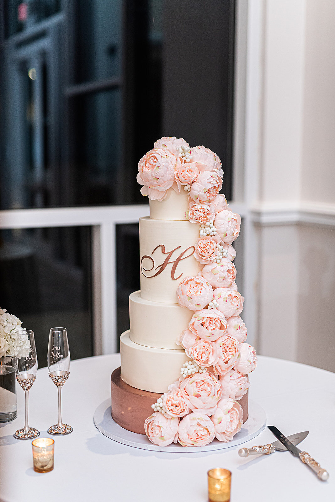 courtney_and_ajalen_wedding_at_the_bowden_wedding_cake
