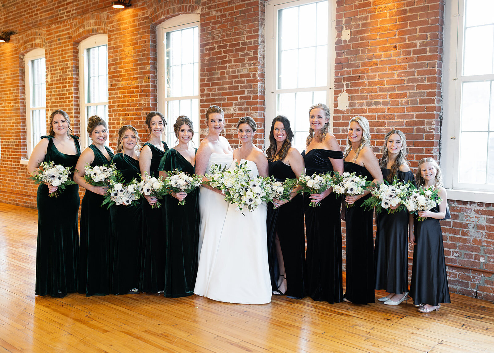 brides-traditional-wedding-party-portrait