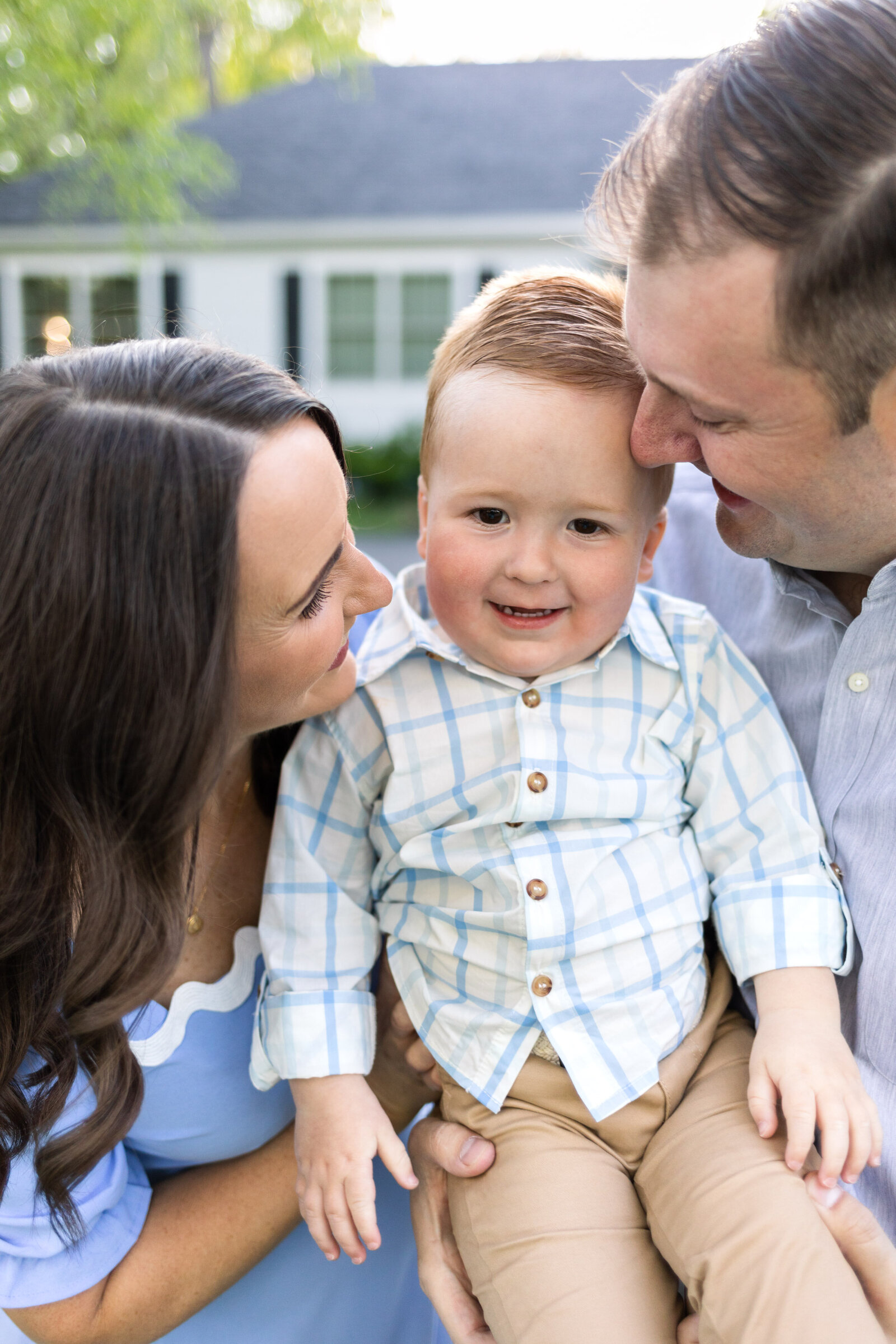 Kansas_City_Family_Photographer_mission_hills_baby_smiling_home_in_background-64