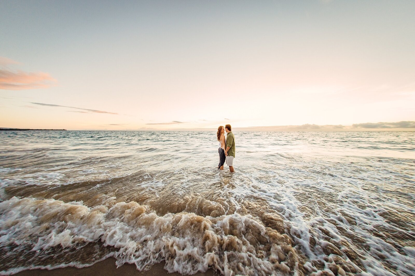 couple kissing with the waves going around them