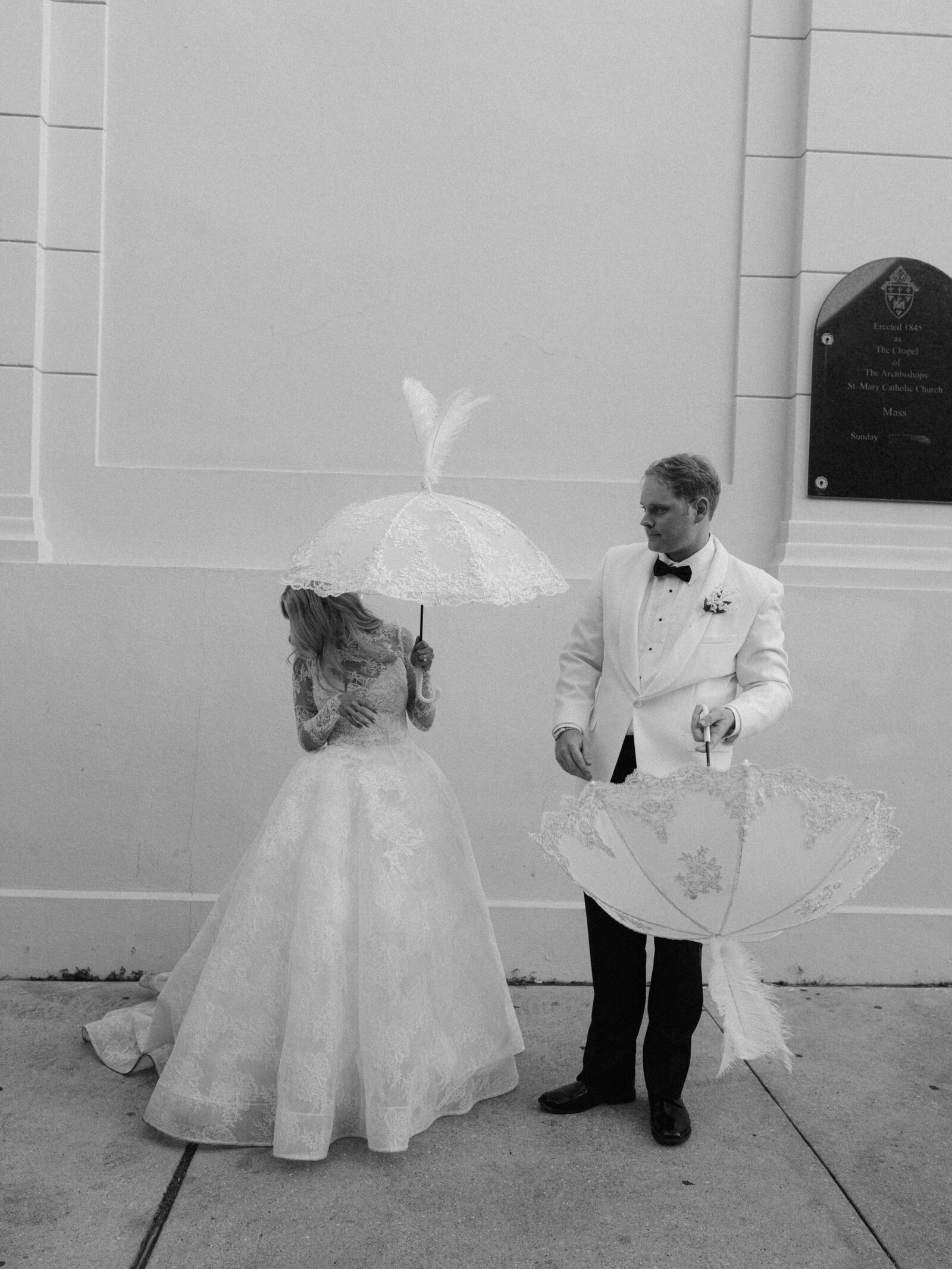 french-quarter-secondline-bride-groom