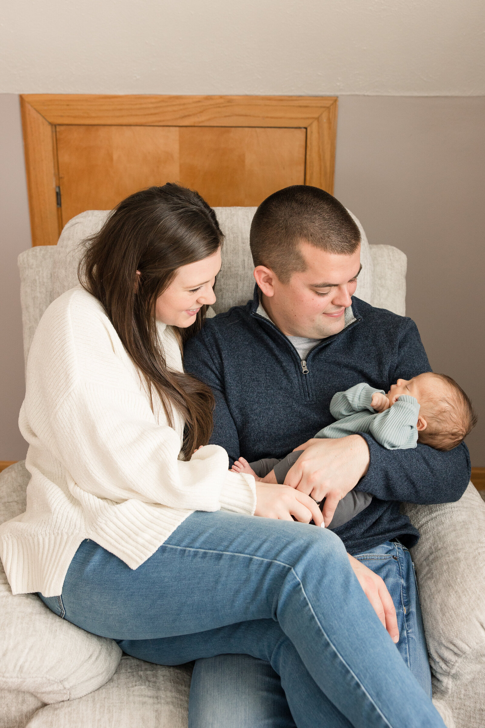 newborn photographer Akron Ohio newborn parents light and airy