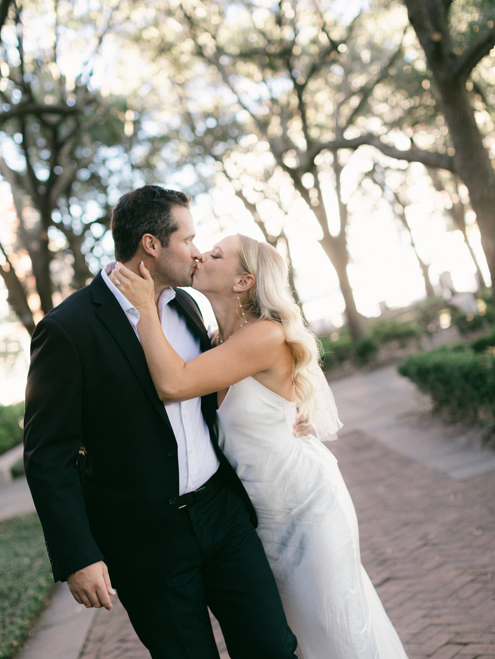 56-torianna-brooke-portraiture-chic-charleston-engagement-session-french-quarter-lauren-paul