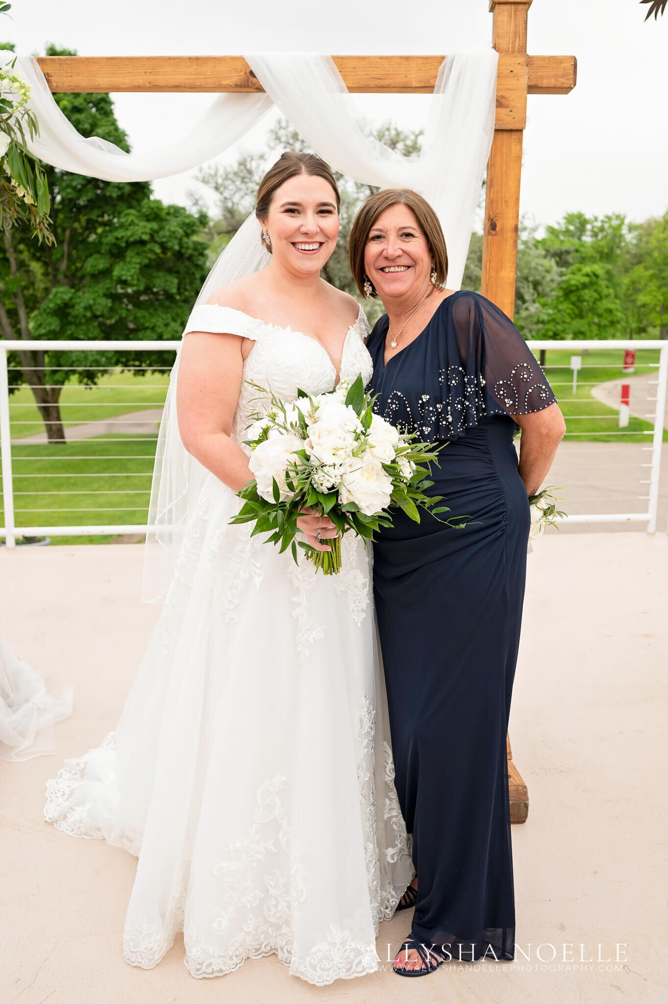 Wedding-at-River-Club-of-Mequon-475