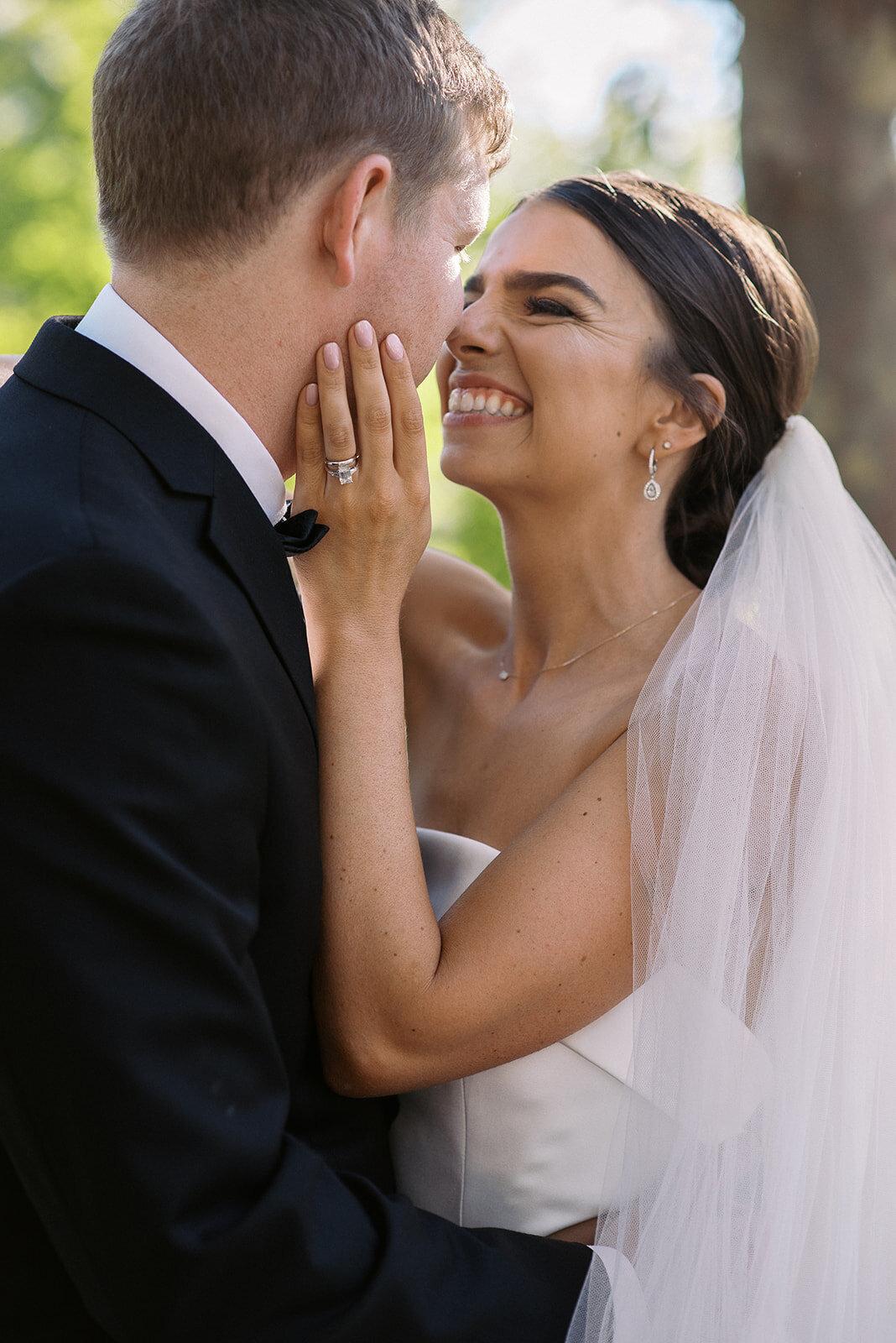Jordan Grover Photo is a wedding photographer serving St. Louis, Central, and Eastern Missouri as well as travel + destination weddings. Jordan Grover Photo is an editorial and documentary style of photography.