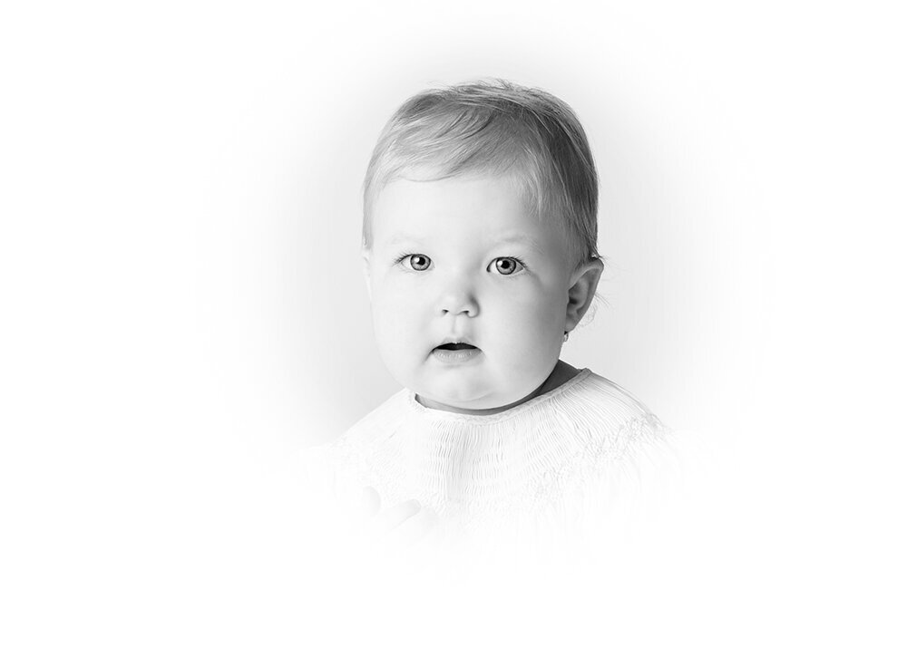 heirloom-black-and-white-portrait-of-baby