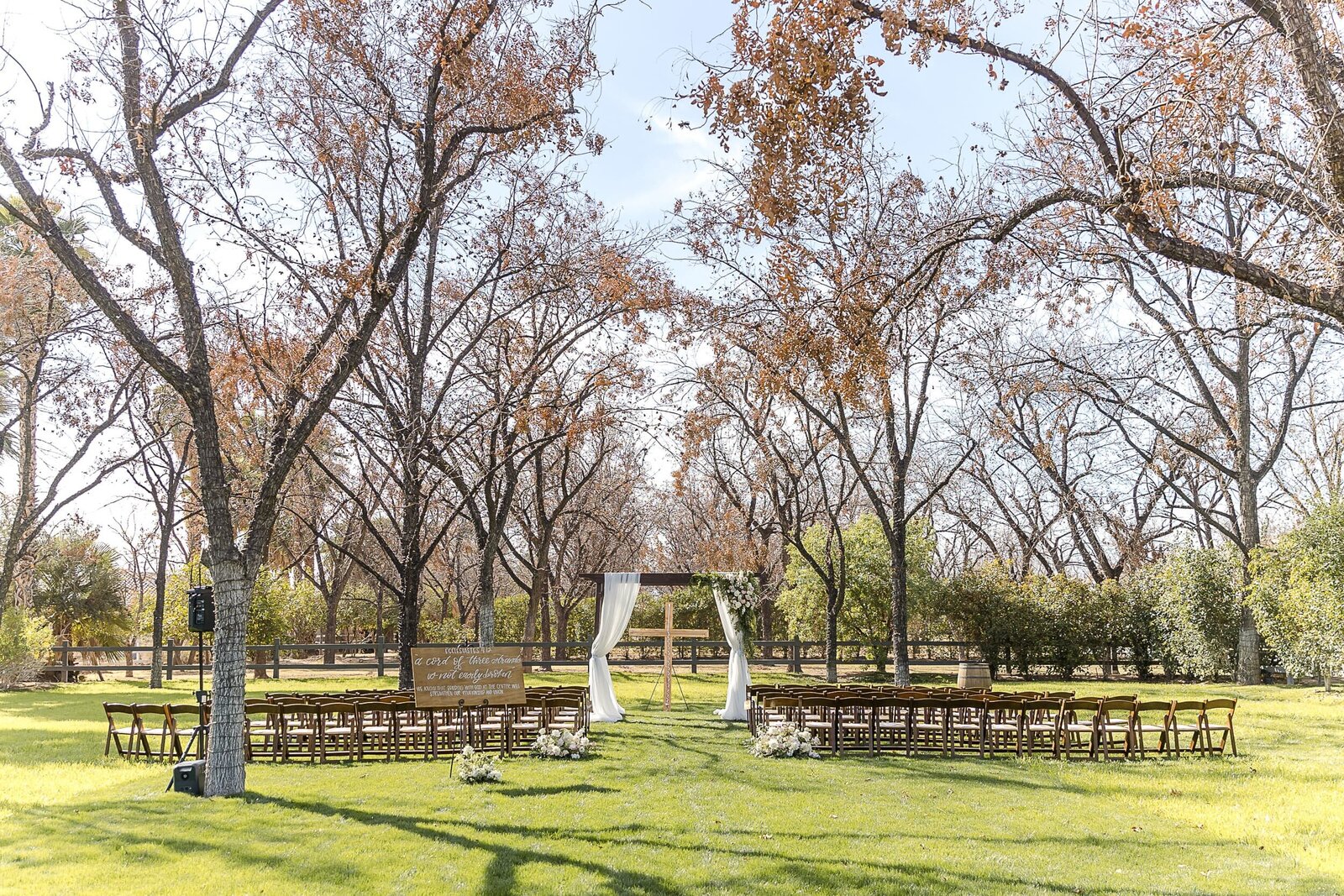 Phoenix-Wedding-Photographer-and-Videographer-Venue-at-the-Grove-WoodWed-1103