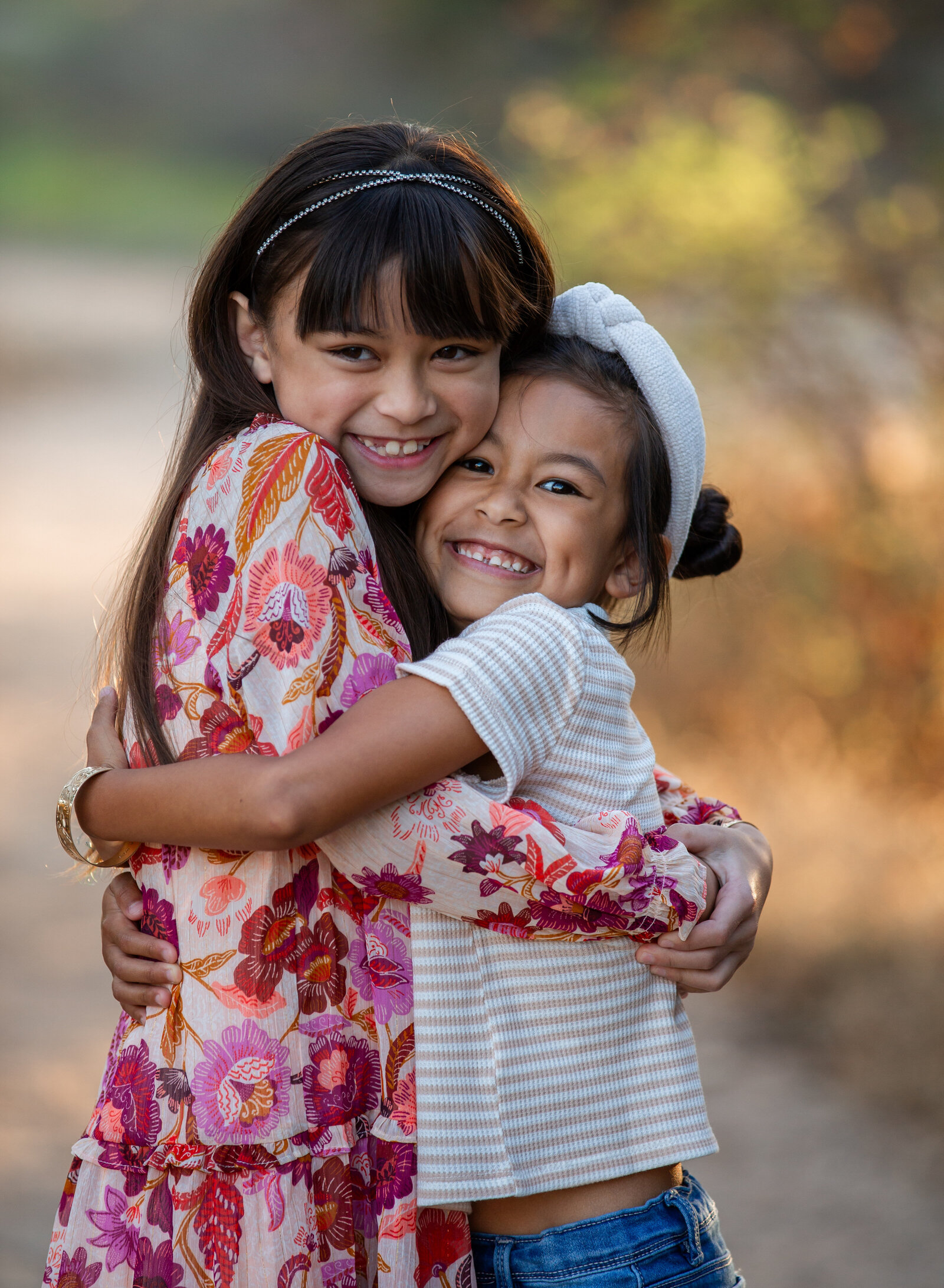 siblings hugging