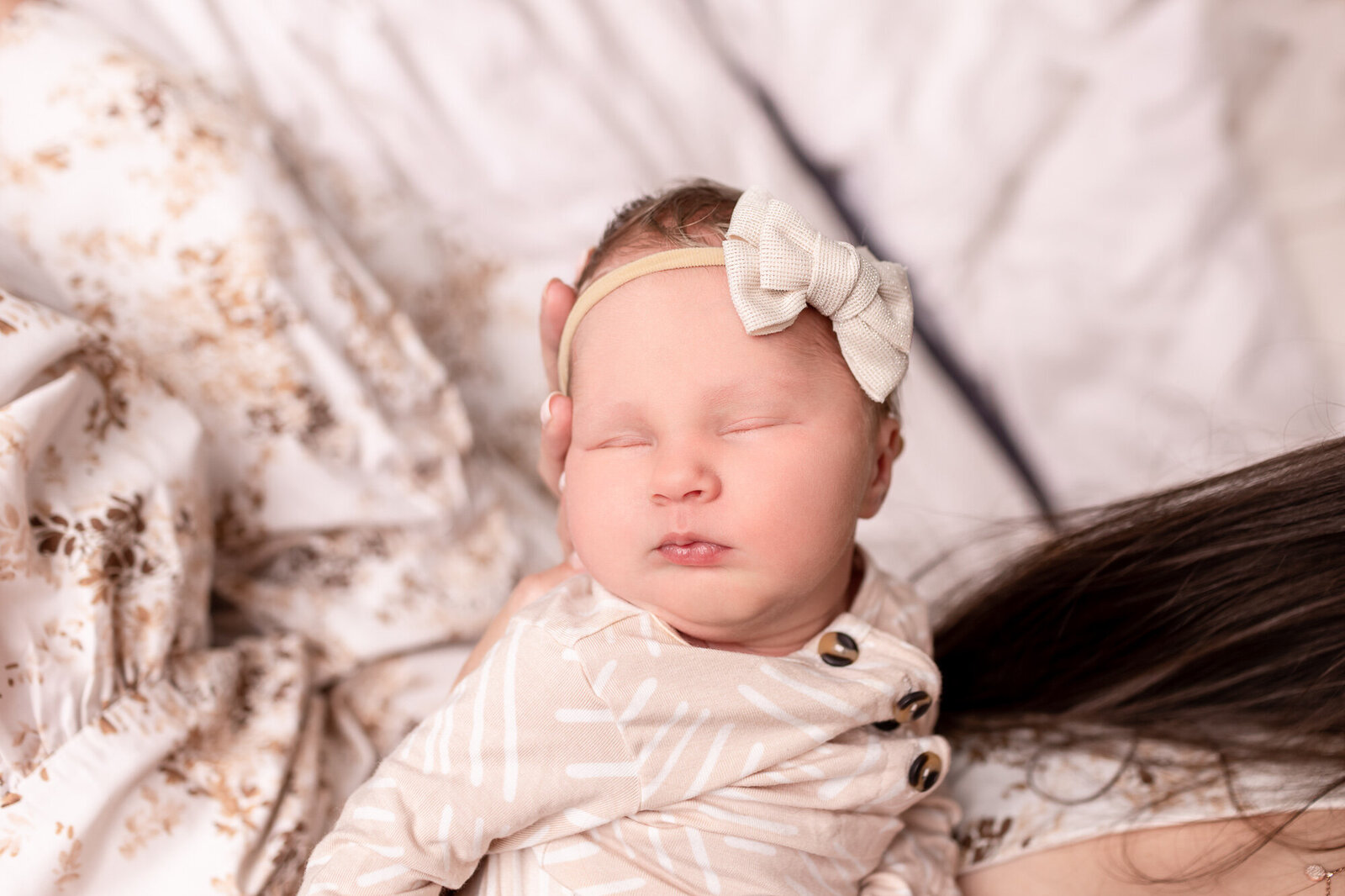 in-home-newborn-lifestyle-photography-session-baby-girl-Lexington-KY-6