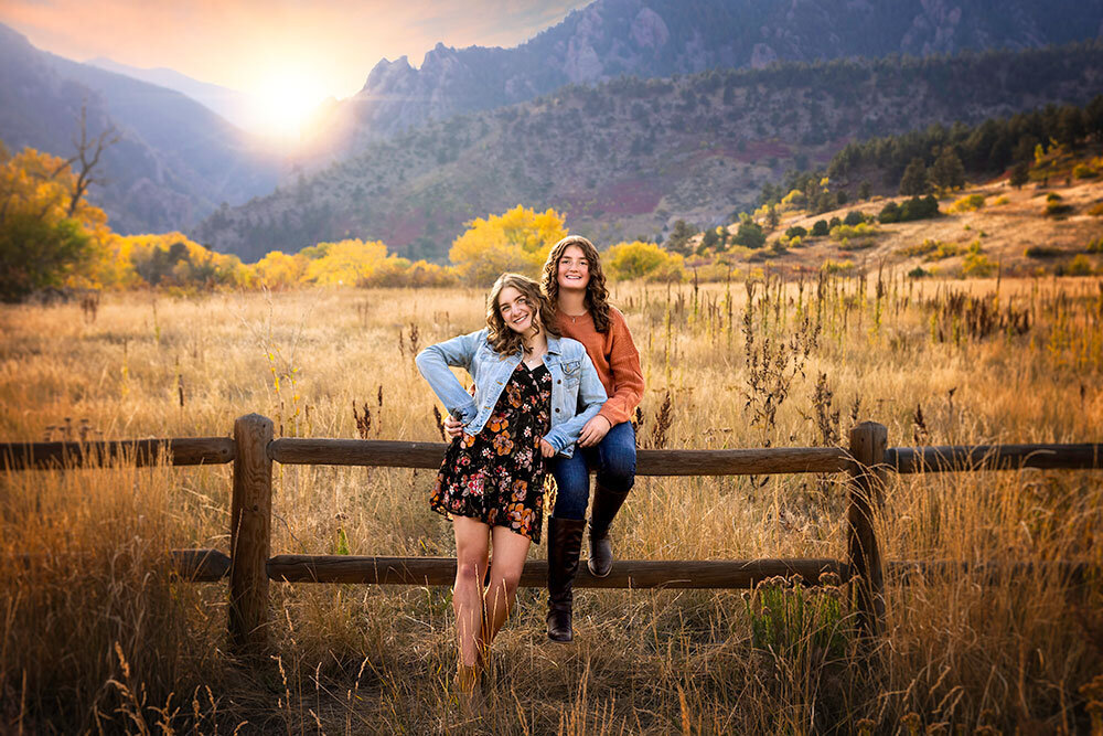 teenage-girls-family-photos-happy-nautural-relaxed-how-to-photograph-teens-sisters-colorado-mountain-view-sunset-rustic-fence-candid-south-mesa-trailhead-boulder