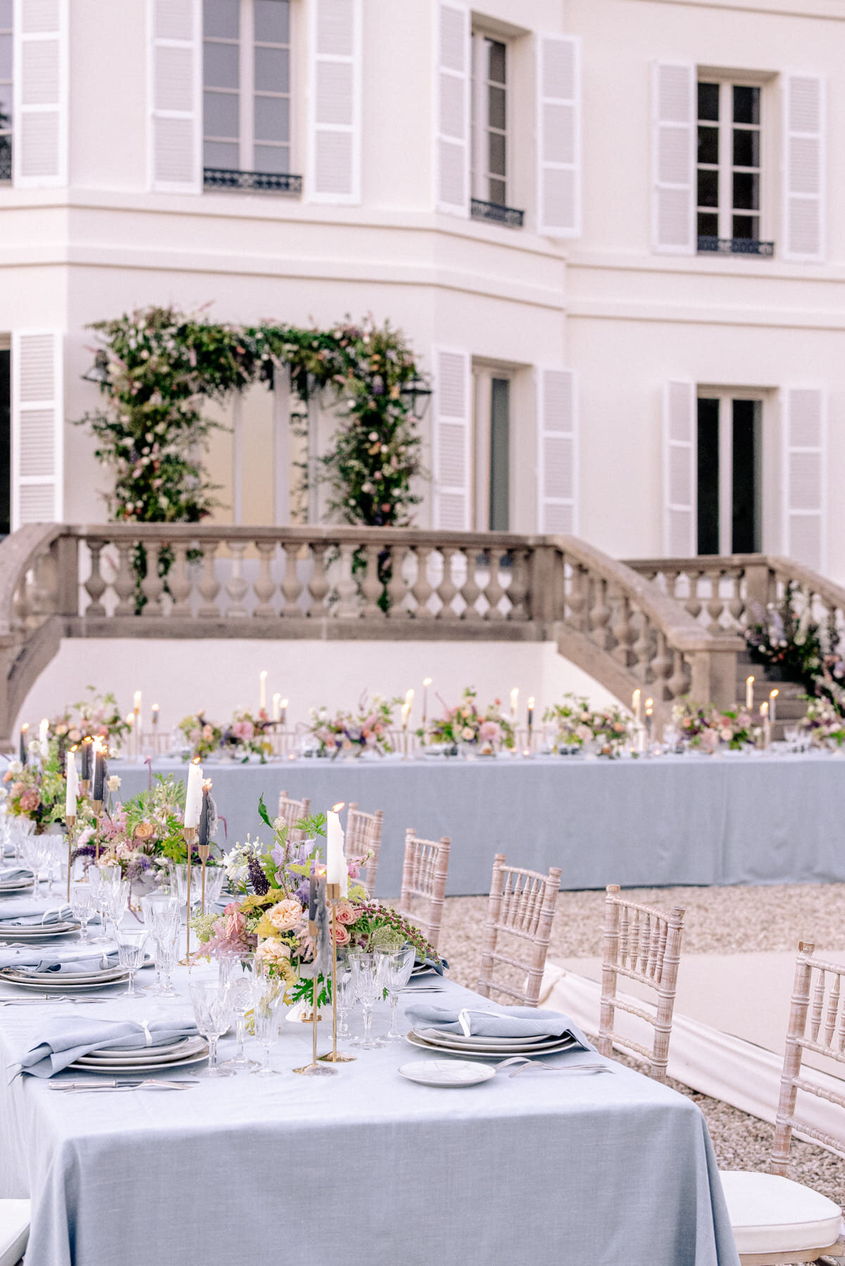 outdoor-wedding-meal-domaine-roncemay13