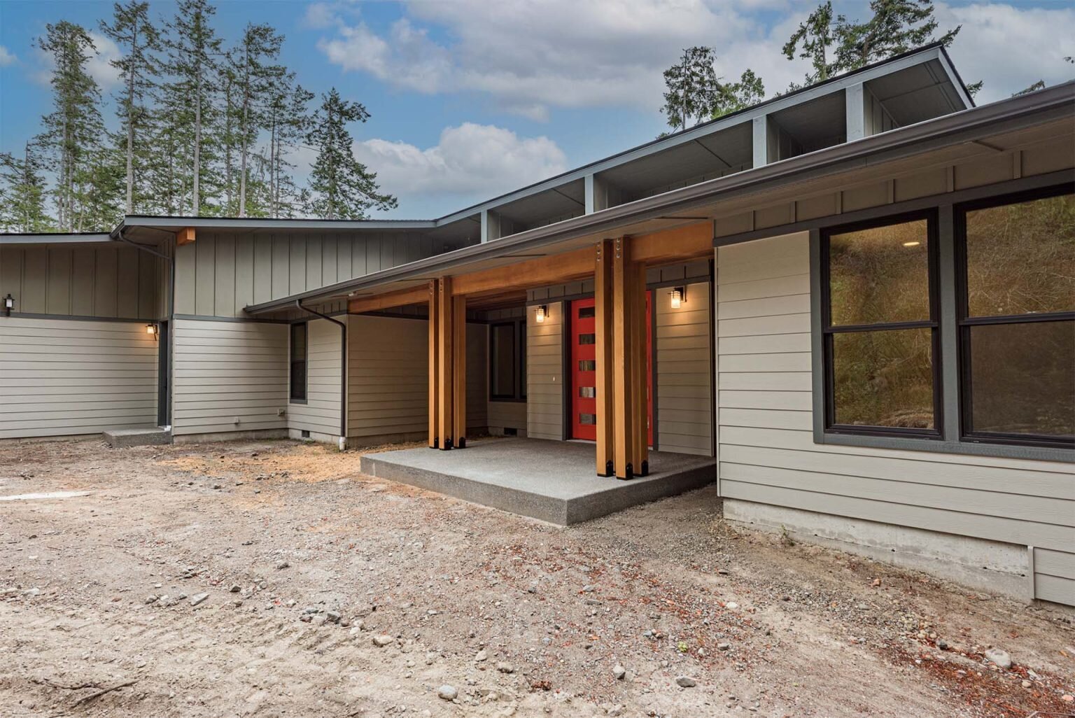 Livingston-Homes-Kelowna-Custom-Build-LaPlume-Exterior-Porch