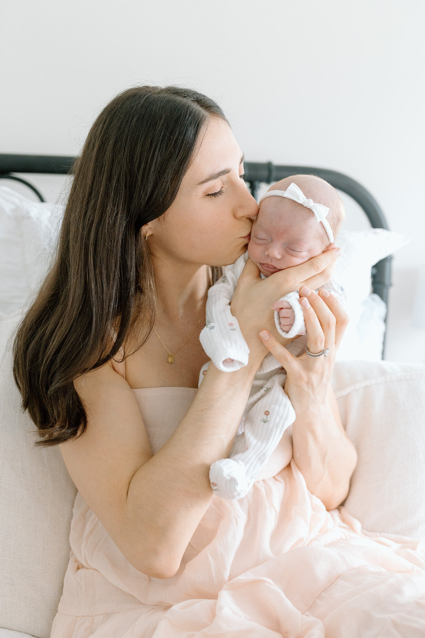 newborn-photos-twins-details-natural-tiny-nc (12)
