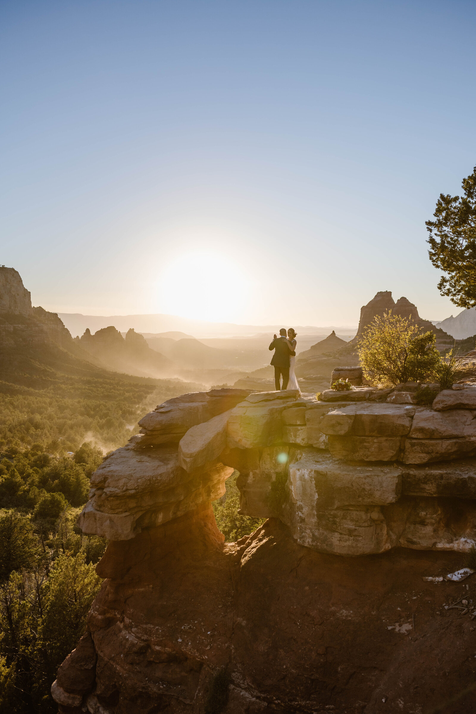 Ready to elope in Sedona ? Enjoy a Stress free wedding day? Click here.