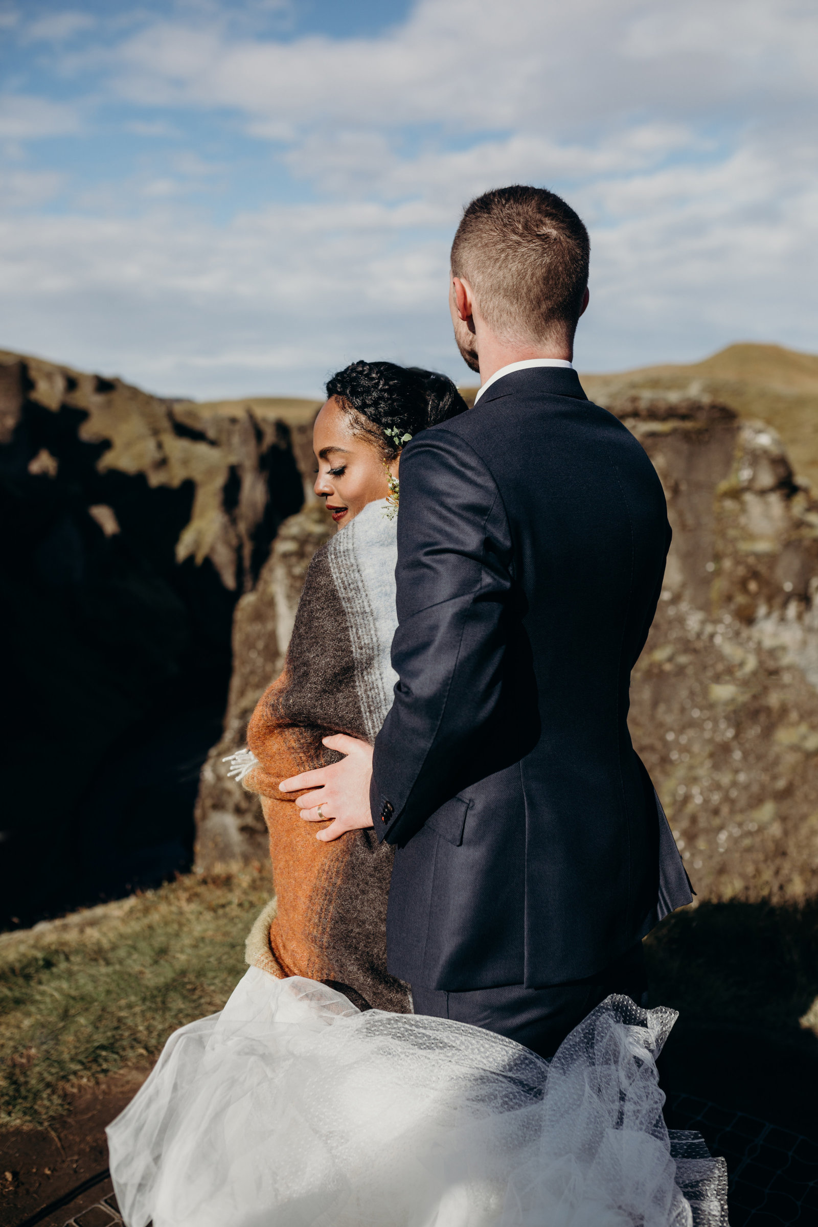 adventurous cliffside iceland wedding moth and moonlite photography