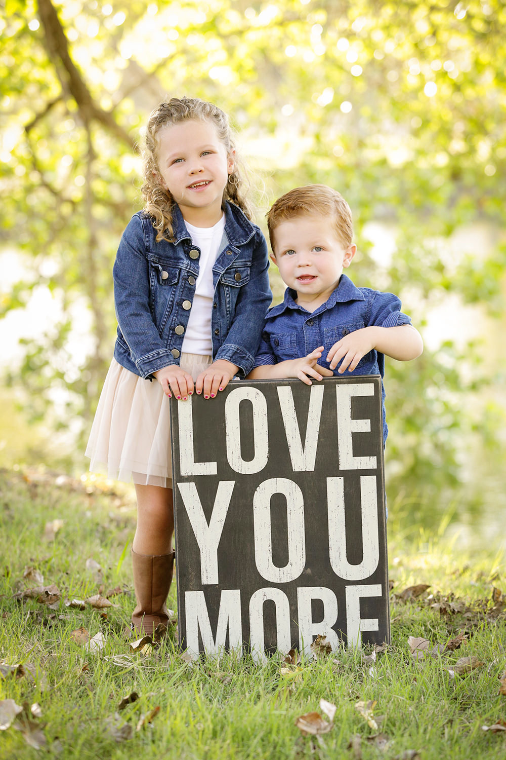 san diego family photography |kis with a cute i love you sign