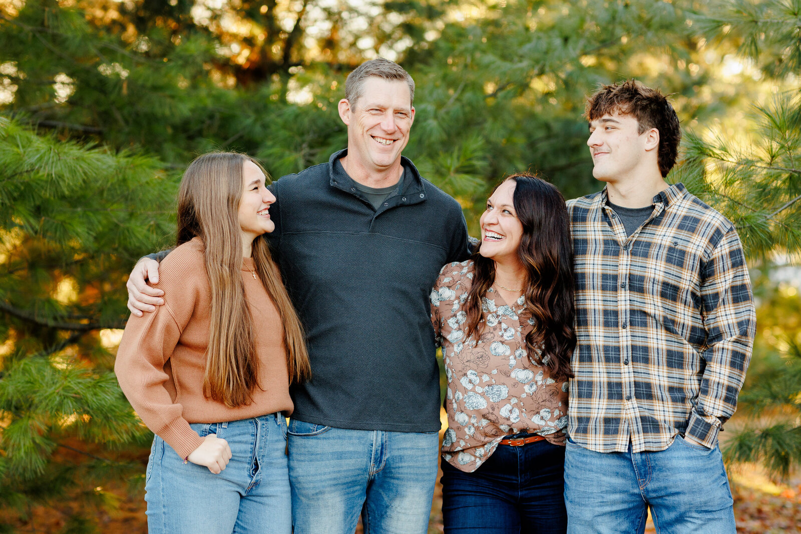 Hanson-Family-2024-009-Como-Park-Family-Mini-Sessions