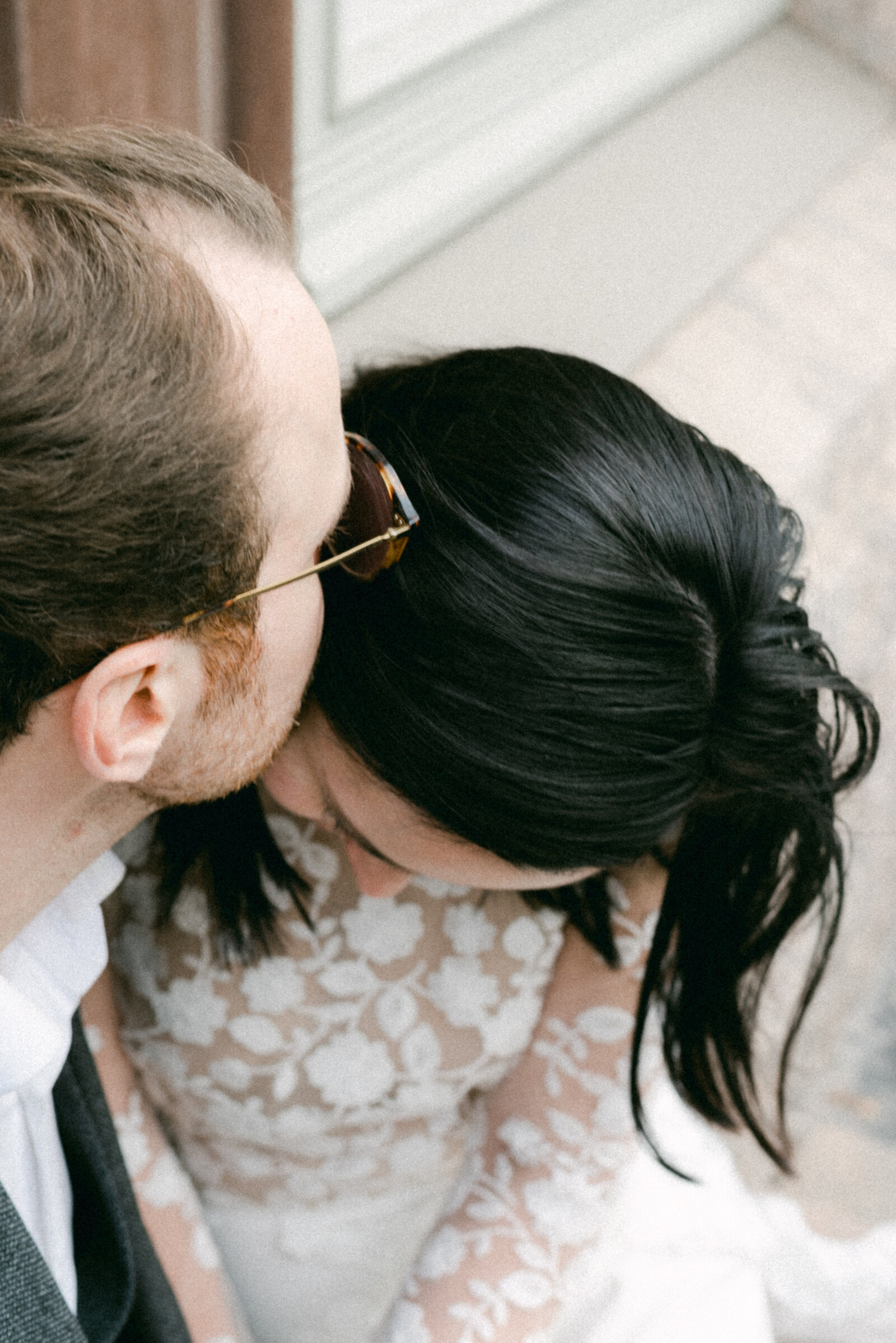 A closeup image of a wedding couple  photographed by the wedding photographer Hannika Gabrielsson.